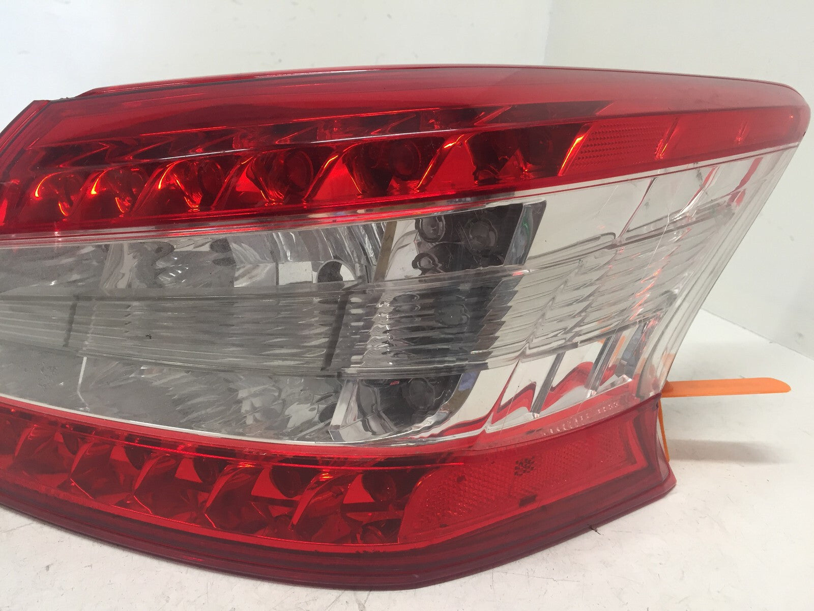 Tail light Damaged Passenger Side RH 2013 2014 2015 183446-02 OEM