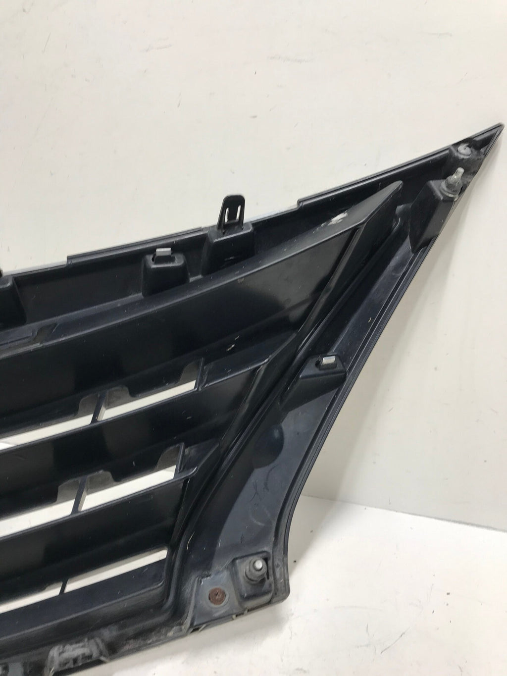 Grill Grille 15-19 Nissan Versa Sedan 62310-9KM0A OEM