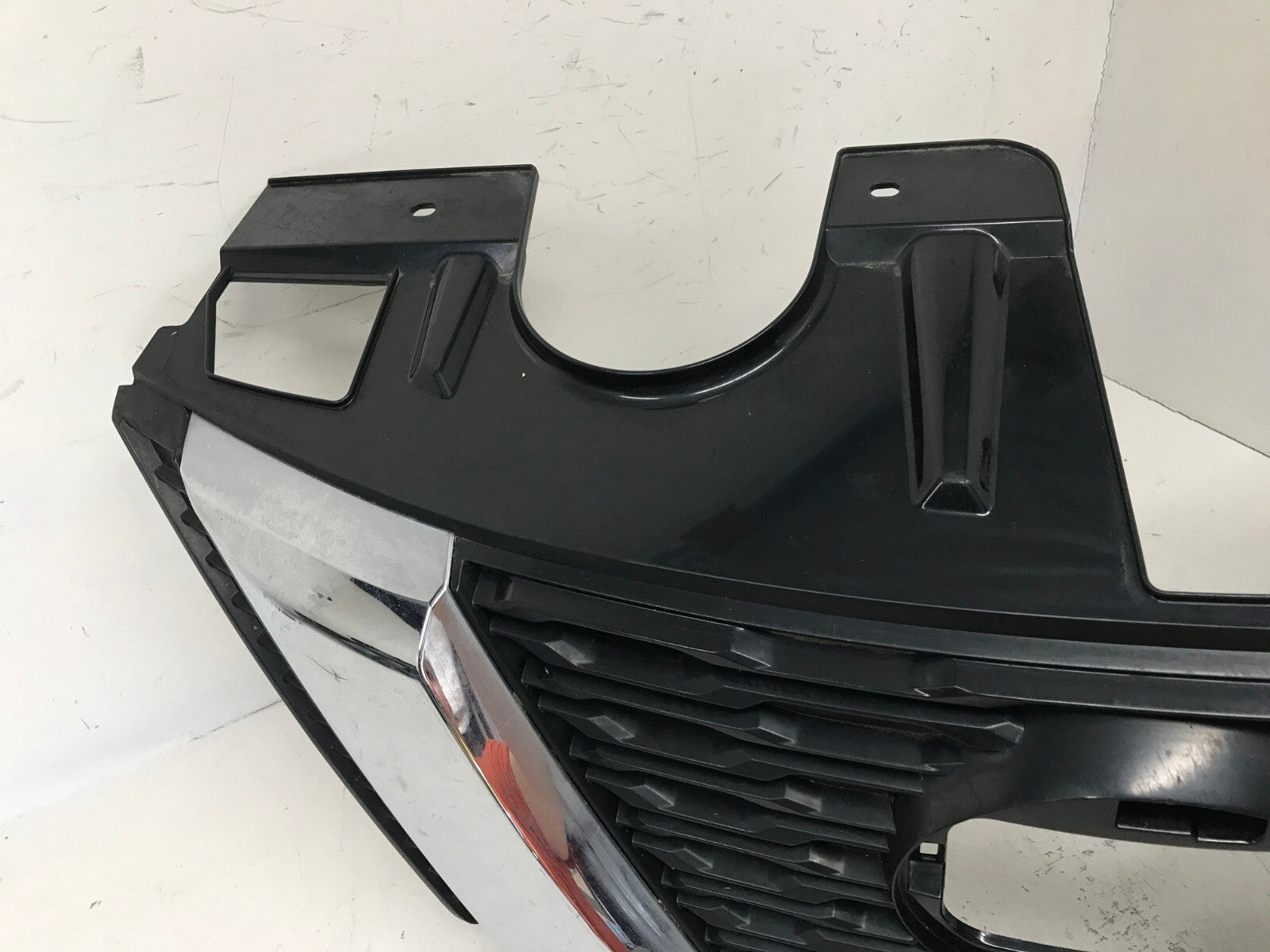 Grille Grill 2016-2018 Nissan Rogue 62310-5HR0A OEM