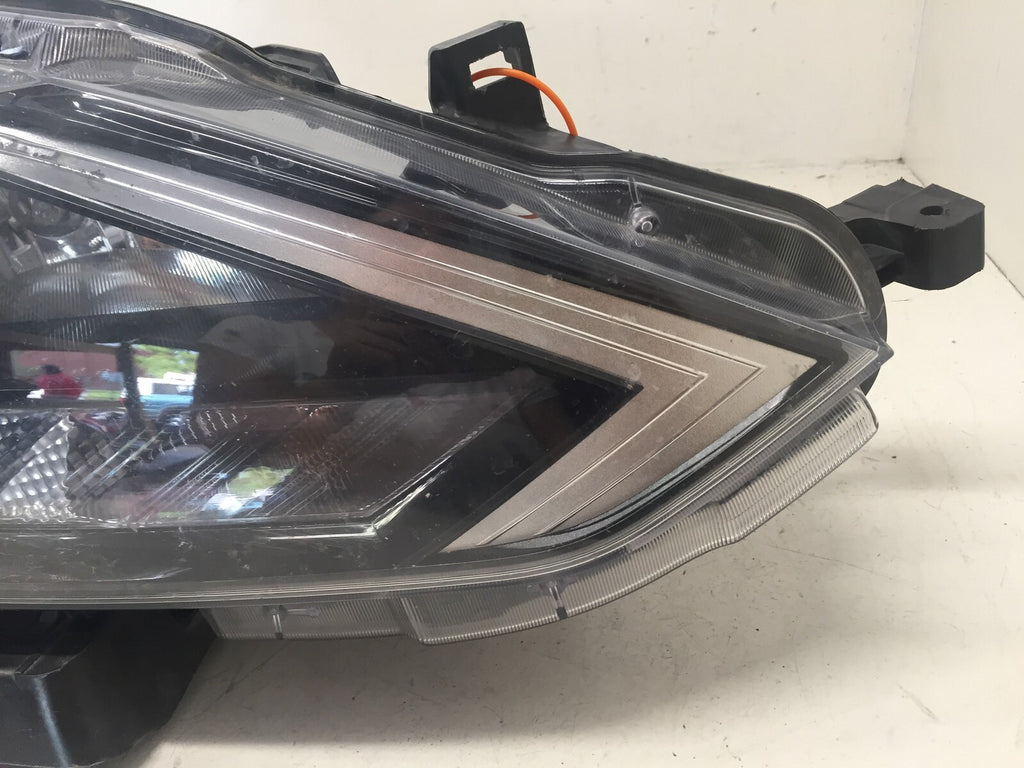 Headlight Damaged Halogen Passenger RH Nissan Sentra 16-2018 26010-3YU0A OEM