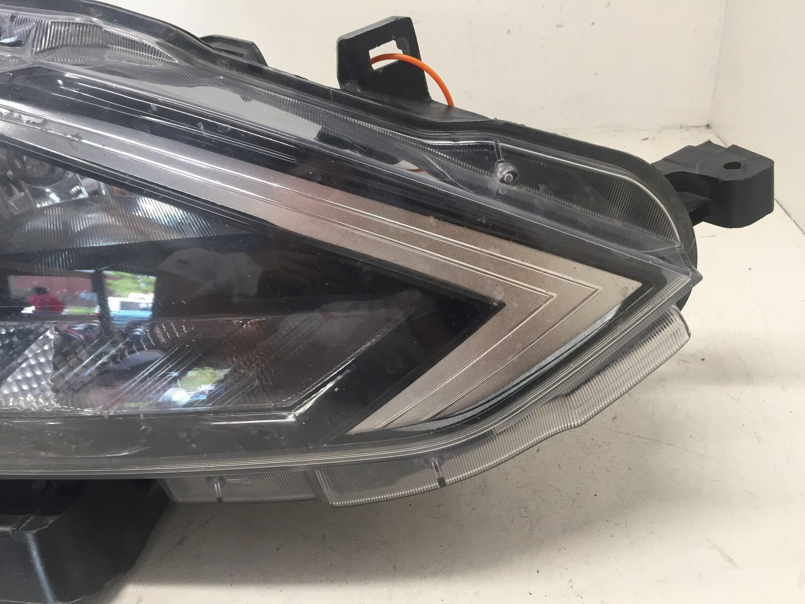Headlight Damaged Halogen Passenger RH Nissan Sentra 16-2018 26010-3YU0A OEM
