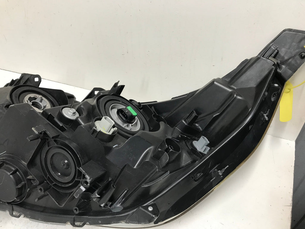 Headlight Damaged RH Passenger 2015 2016 Honda CRV CR-V 33100-T1W-A11 OEM