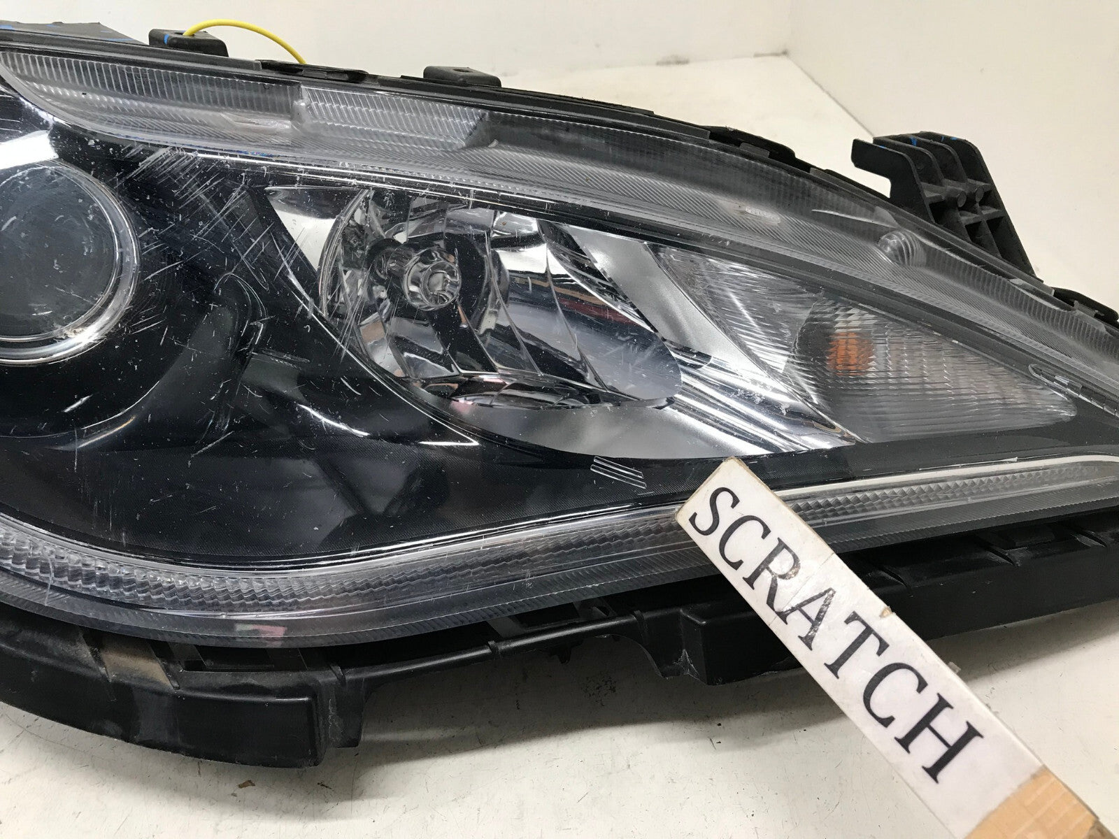 Headlight Damaged Lamp Passenger RH Chrysler Pacifica 2017-2020 68228946AE OEM