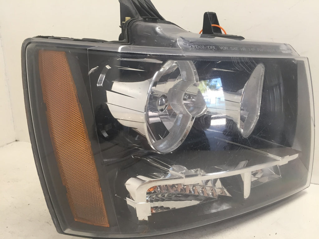 Headlight Damaged Right RH Chevy Suburban Tahoe Avalanche 2007-2014 20760579 OEM