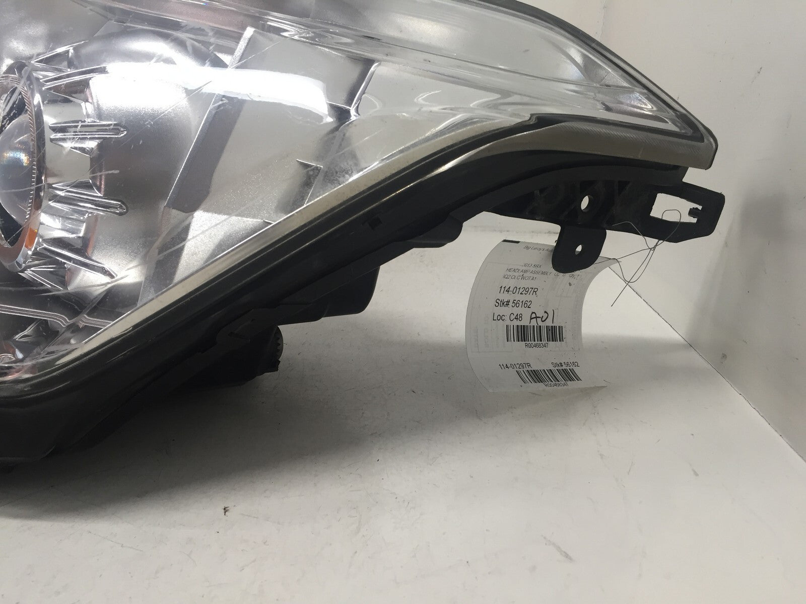 Halogen Headlight Damaged Rigt Passenger Cadillac SRX 2010-2013 22853873 OEM