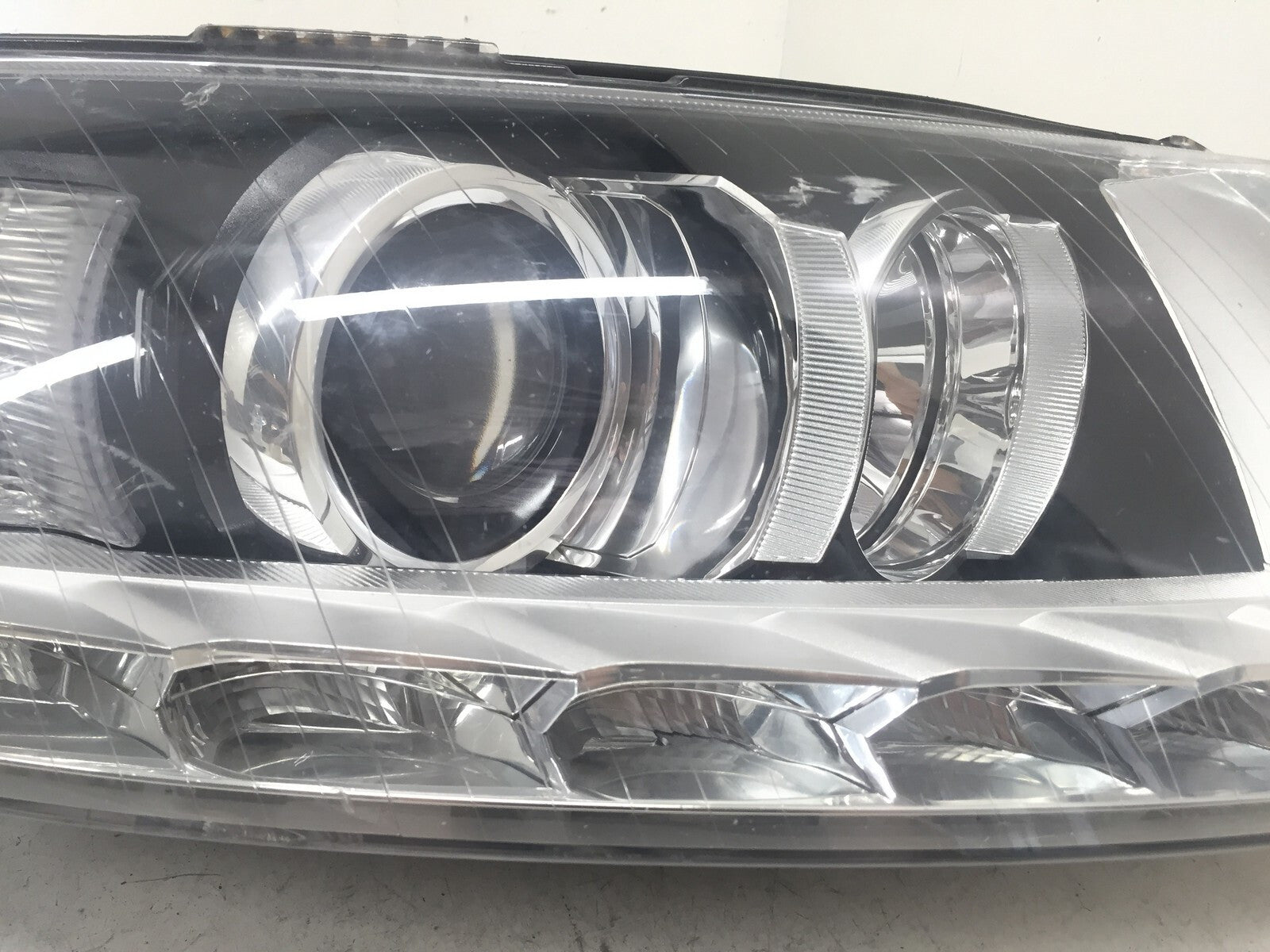 Xenon HID Headlight Damaged Passenger RH Audi A6 S6 2009-2011 4F0941004DG OEM2