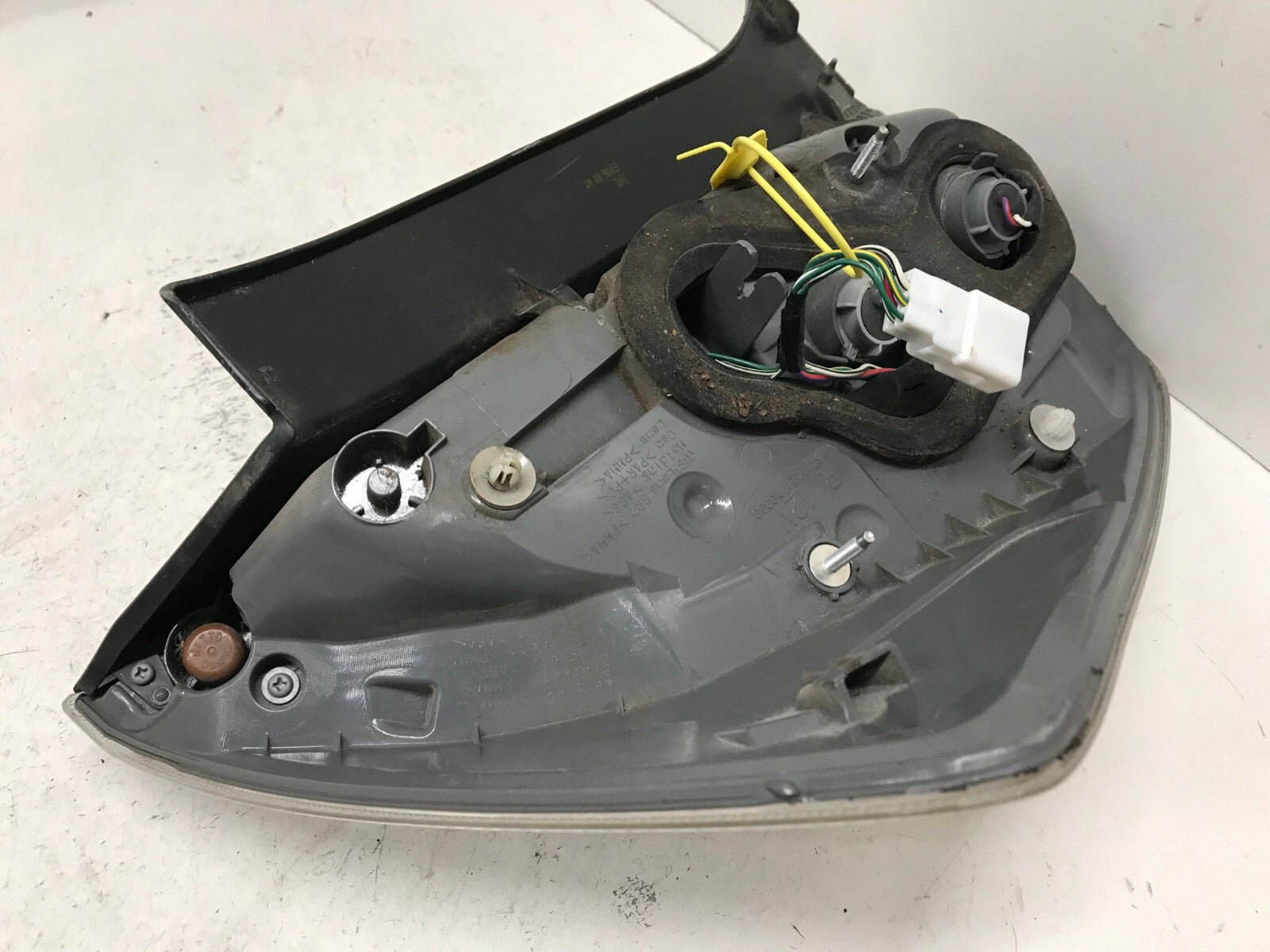 Tail light Damaged RH Passenger 2012-2015 Toyota Prius 8155147190 OEM