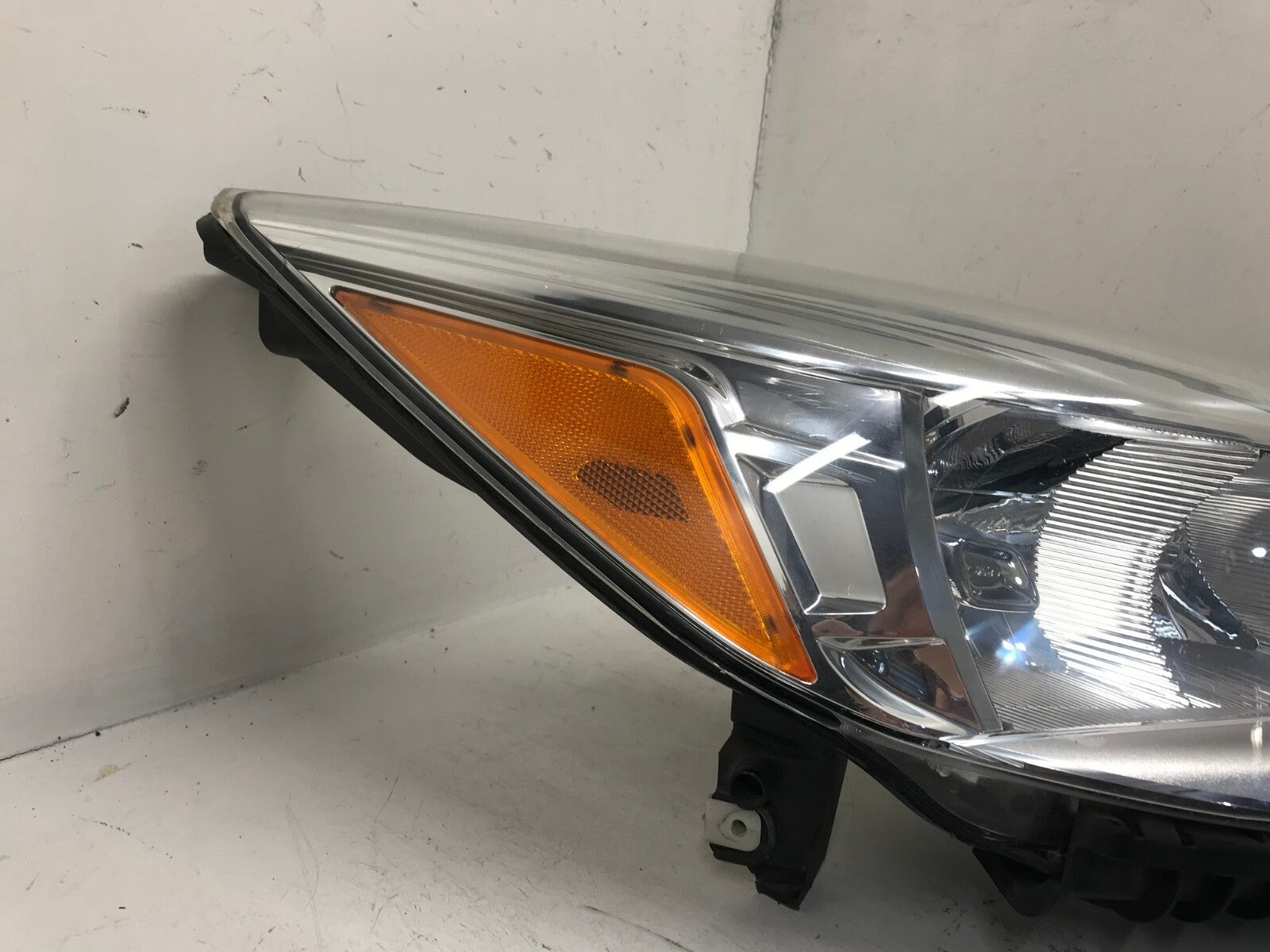 Headlight Damaged Halogen RH Right Ford Escape SE 2013-2016 CJ54-13W029-A OEM