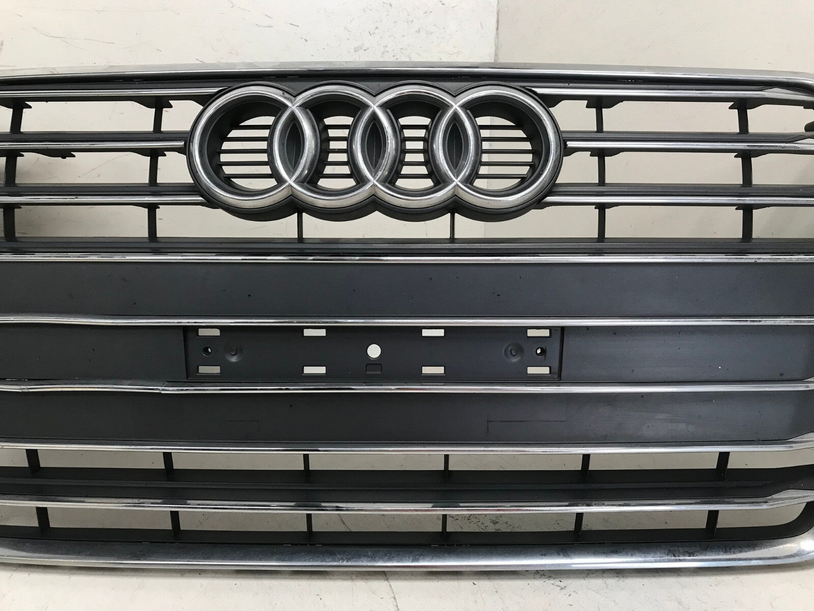 Grille Grill 2018 2019 Audi A4 Sedan 8W0-853-651 OEM
