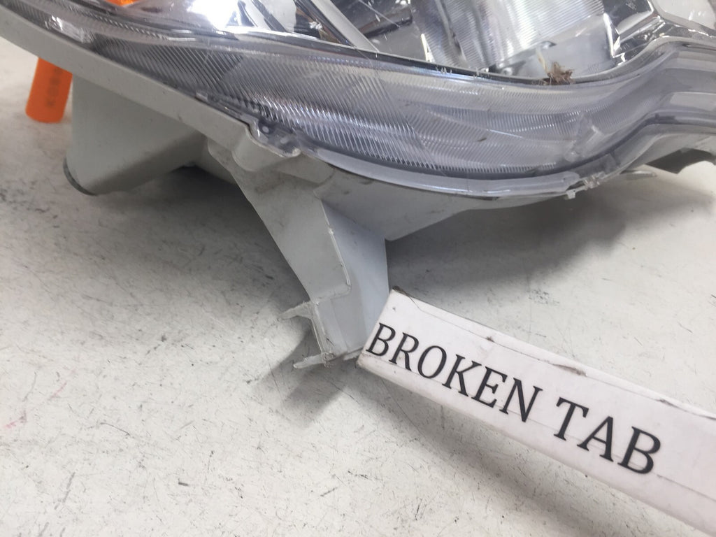 Headlight Damaged Headlamp Passenger RH Toyota Tacoma Pickup Truck 05-11 CAPA