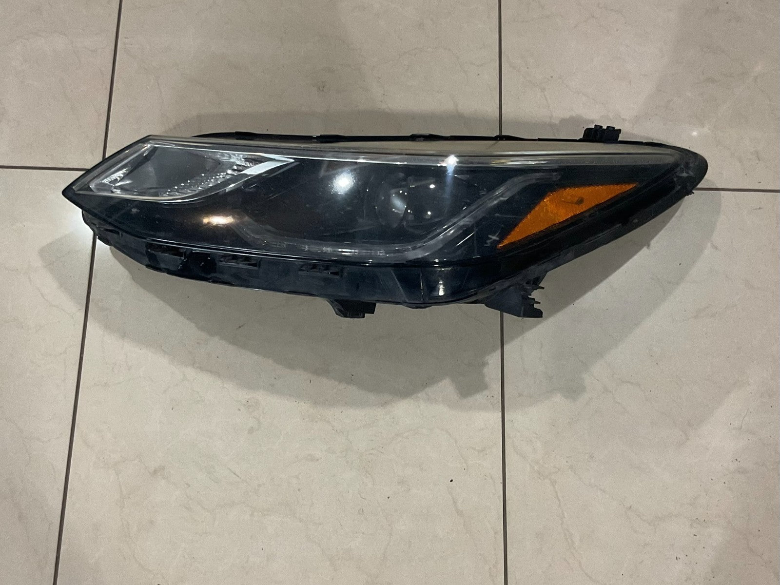 Headlight Left Driver LH 16-18 19 Chevy Cruze 84106694 OEM