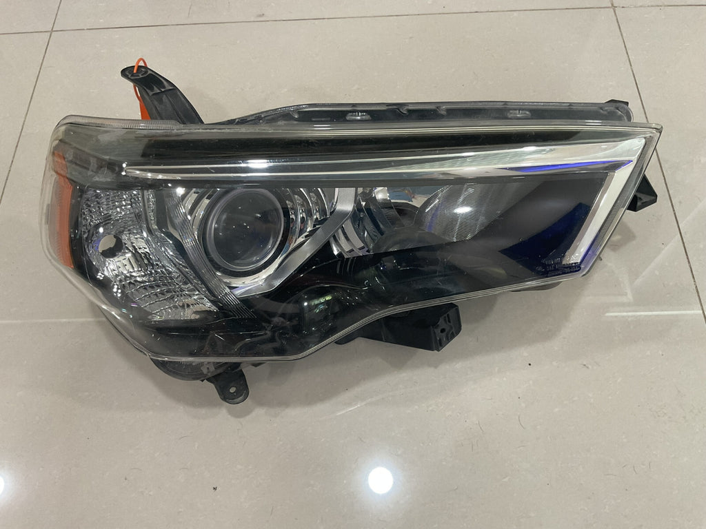 Headlight Damaged Right Passenger RH 2014-2020 Toyota 4Runner 99226-81017 OEM