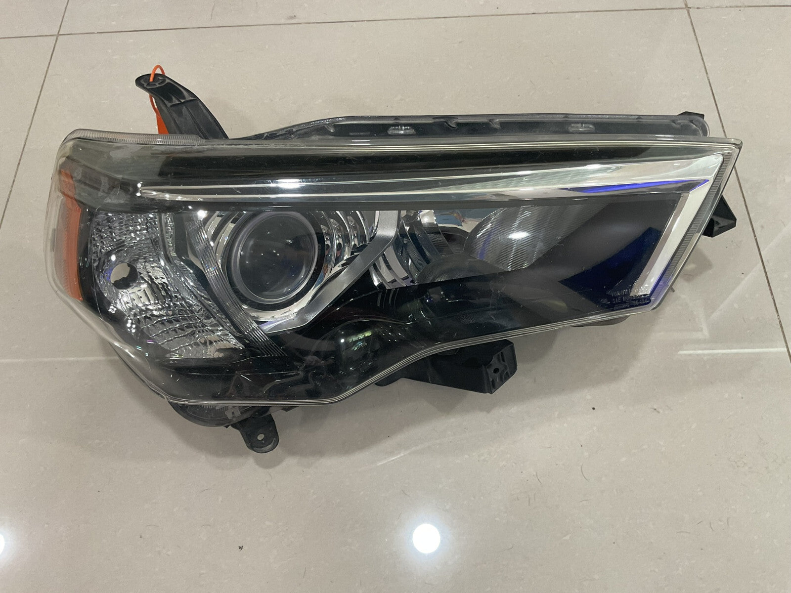 Headlight Damaged Right Passenger RH 2014-2020 Toyota 4Runner 99226-81017 OEM