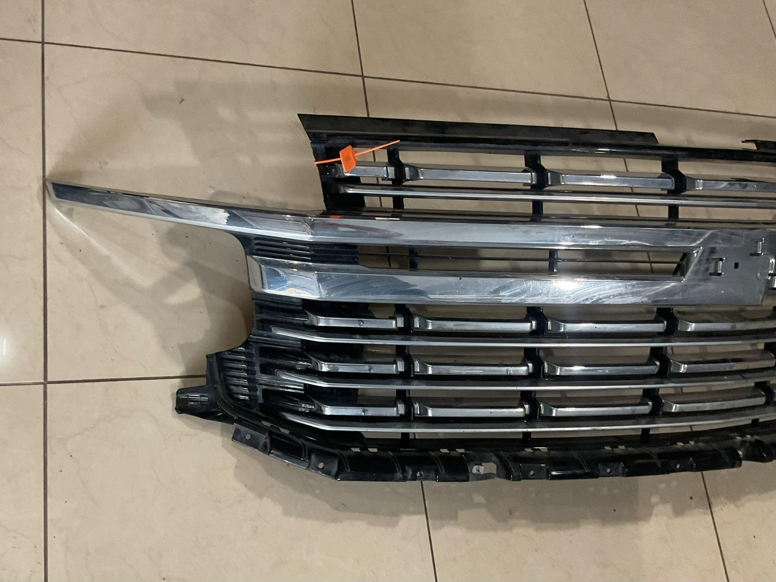 Grille Grill Black/Silver 2021-2022-2023-2024 Chevrolet Tahoe 32020088 OEM