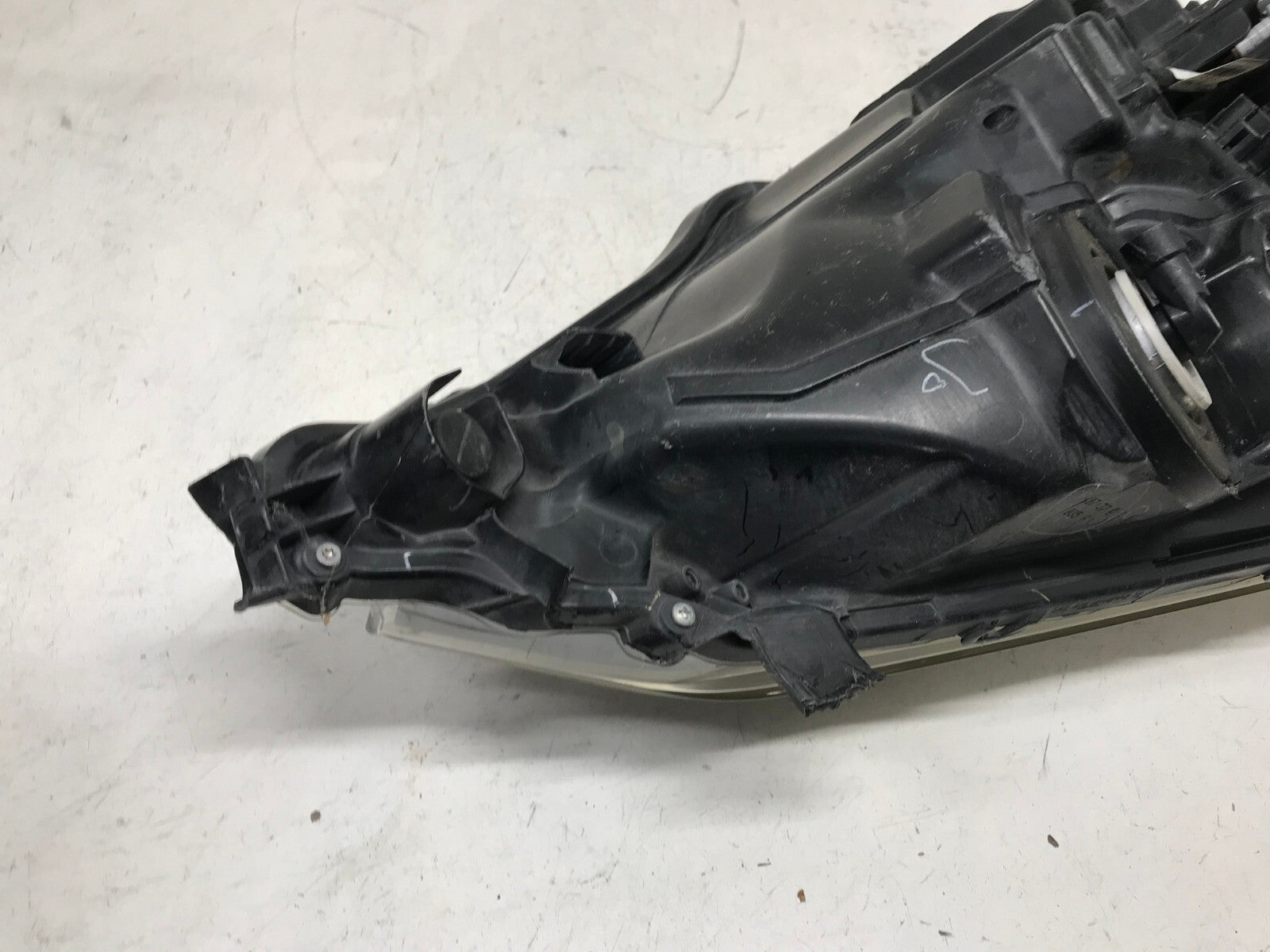 Halogen Headlight Damaged Driver LH Toyota Corolla 14 2015 2016 81150-02E60 OEM