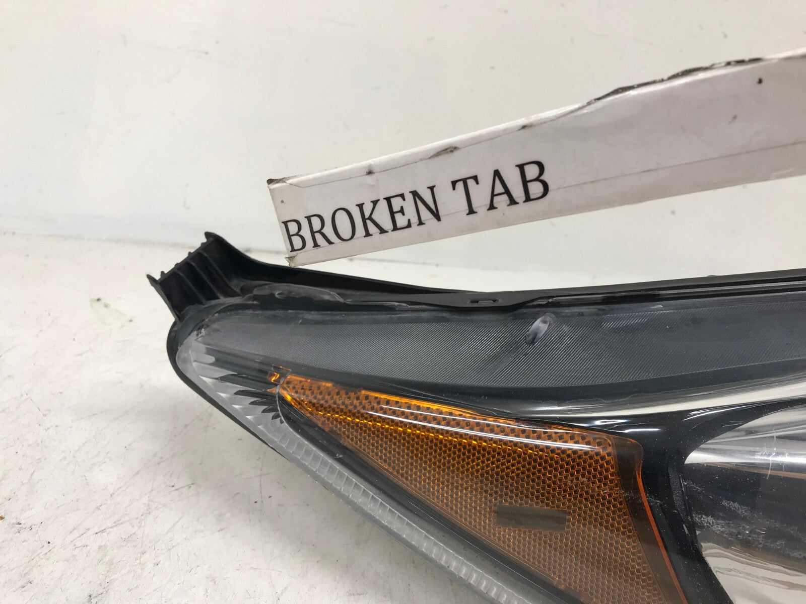 Headlight Damaged RH Ford Fiesta (For Parts Only) 2014 - 2019 D2BB-13W029-BG OEM