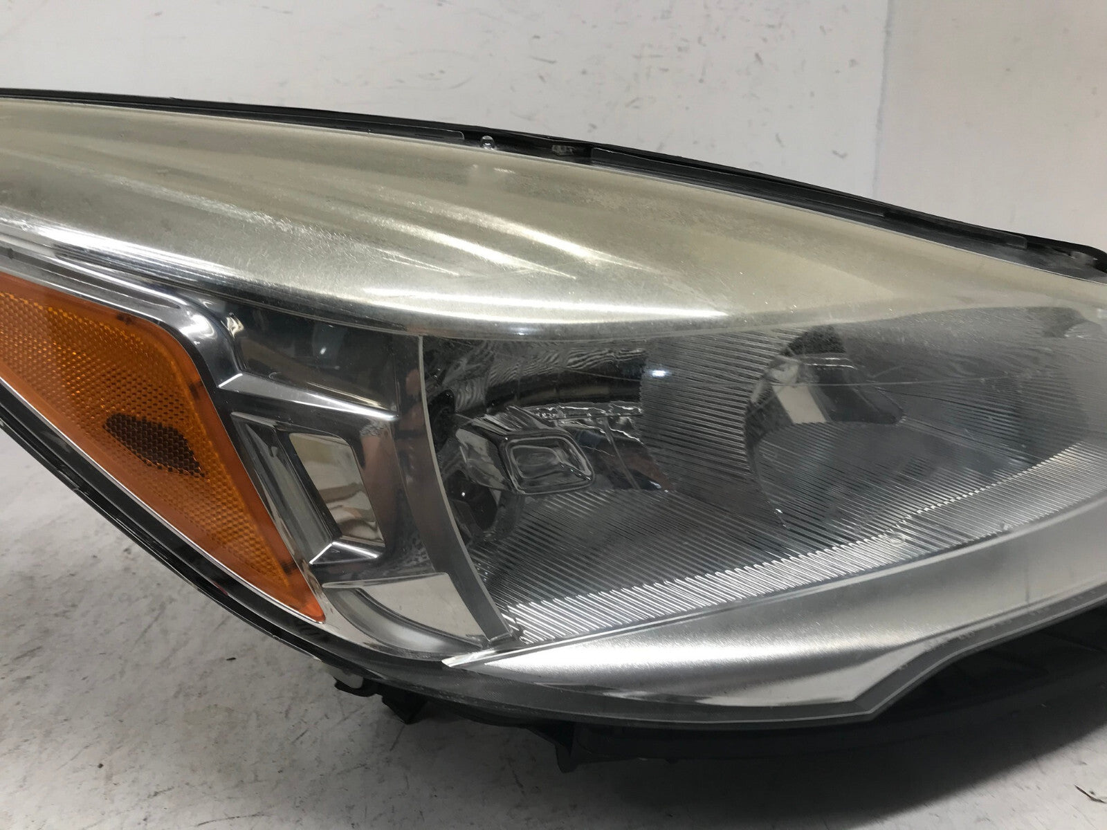 Headlight Damaged Right passenger RH Ford Escape 2013-2016 R 44ZH-2090-A OEM