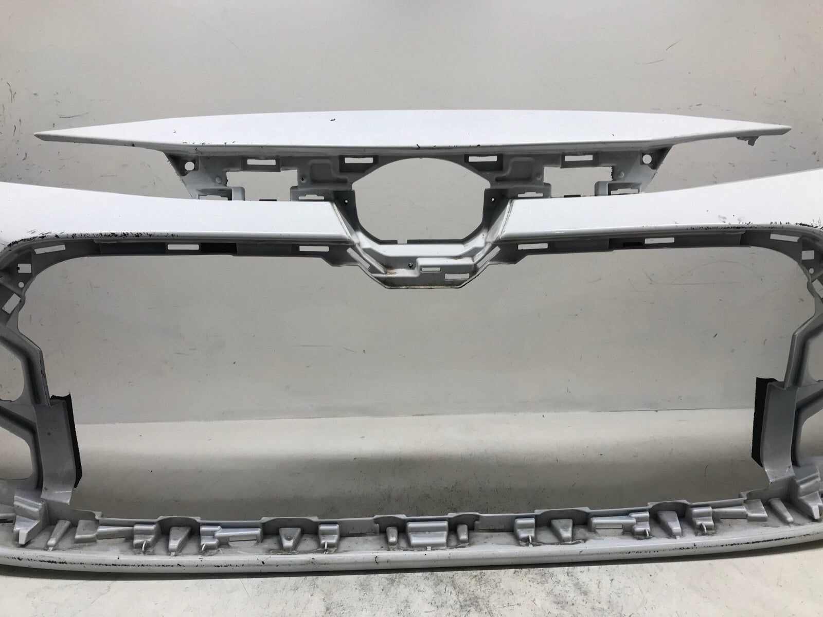 Front Bumper Cover 040 Toyota Corolla Sedn L/LE/XLE/Hybrid 20 21 52119-12G00 OEM