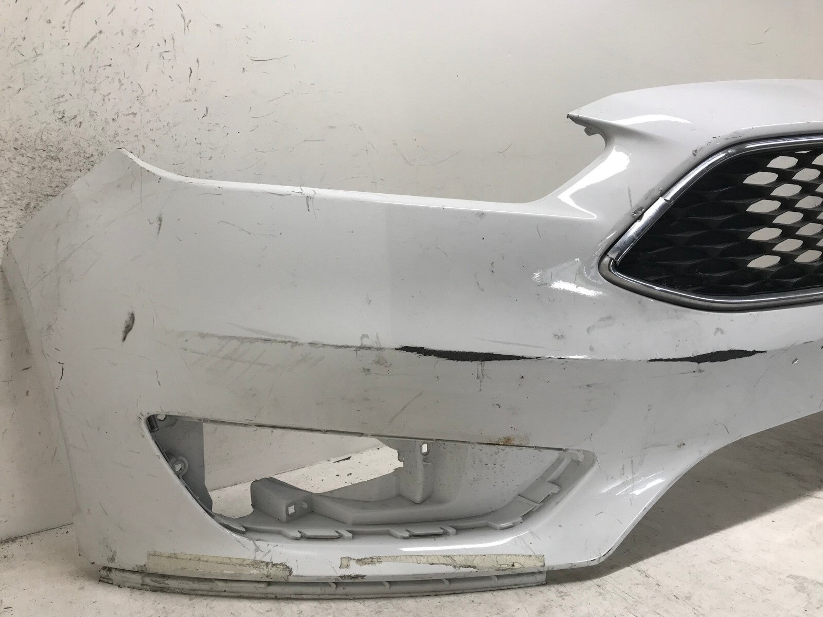 Front Bumper Cover White Ford Focus S SE 2015-2018 F1EB-17757-CF OEM