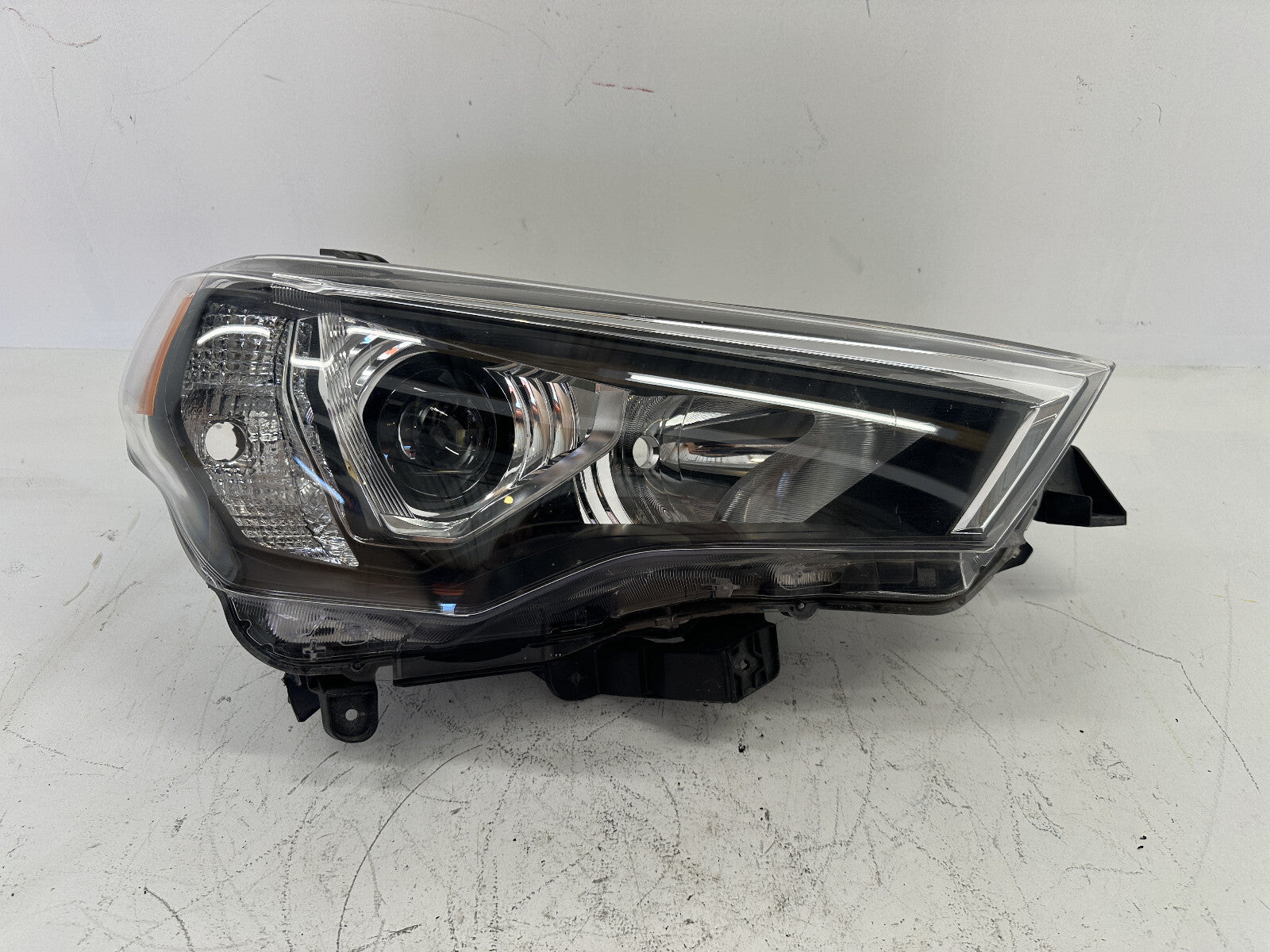 Headlight Damaged Right Passenger RH 2014 - 2019 Toyota 4Runner 8113035541 OEM