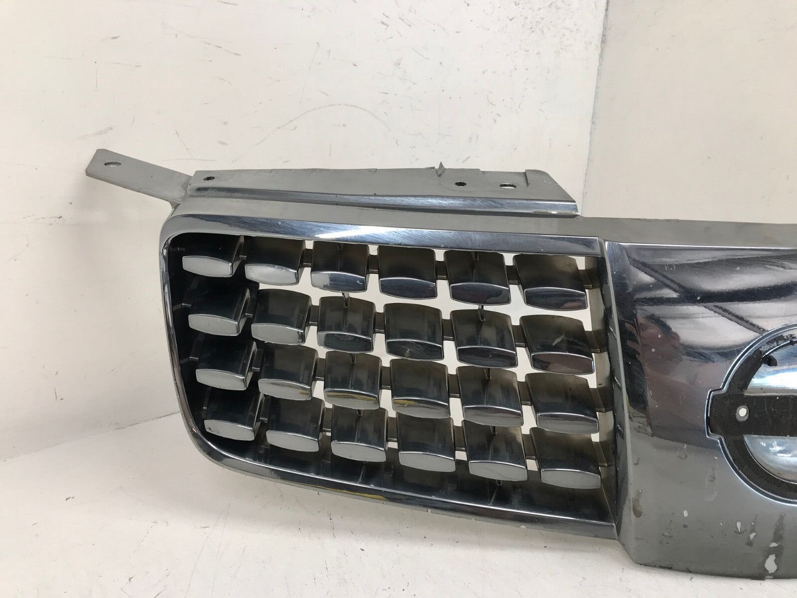 Grille Grill 2004-2006 Nissan Maxima 62070-7Y000 OEM