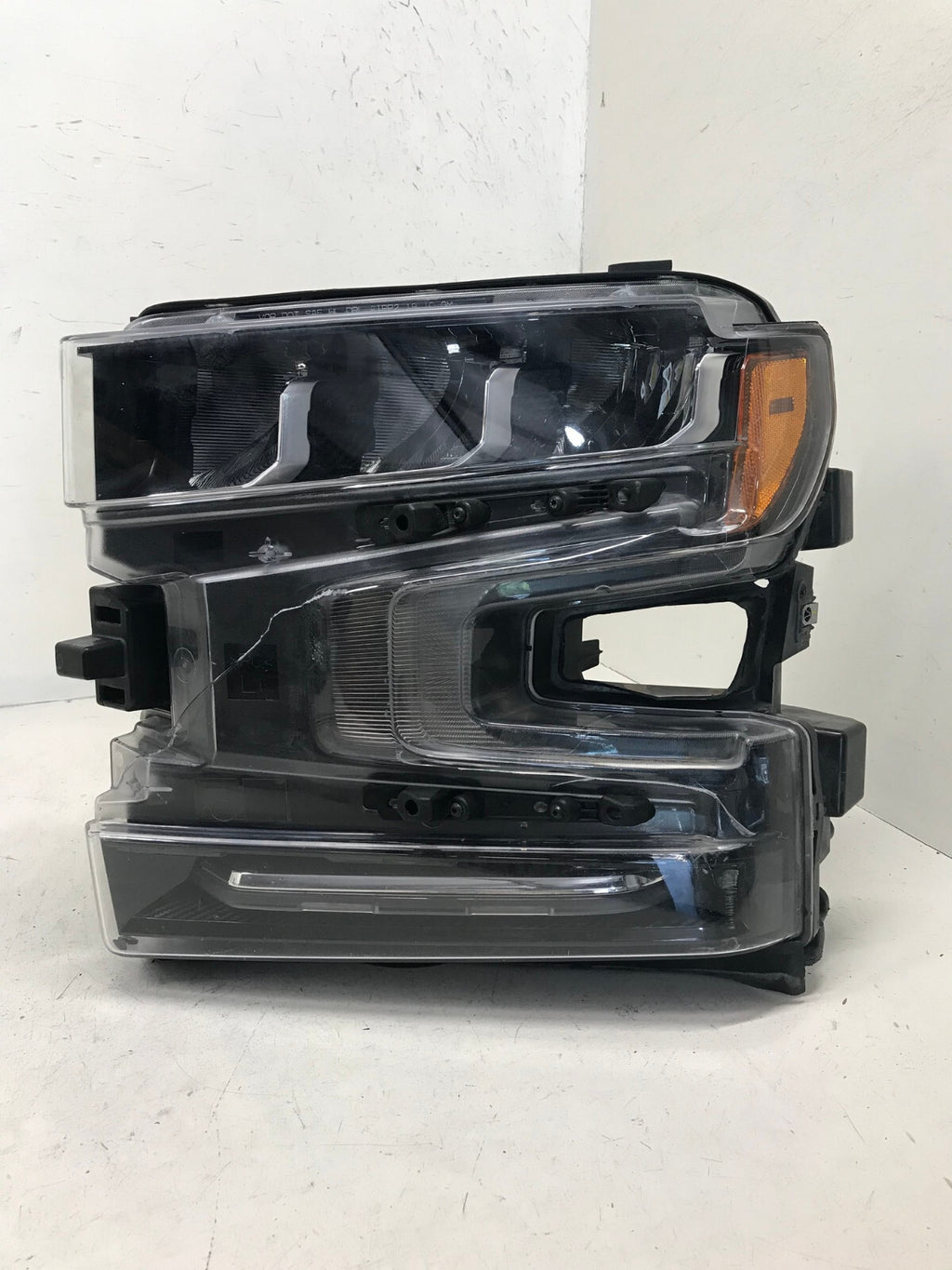 LED Headlight Left Driver LH Chevrolet Silverado 2019-2021 84621852 OEM