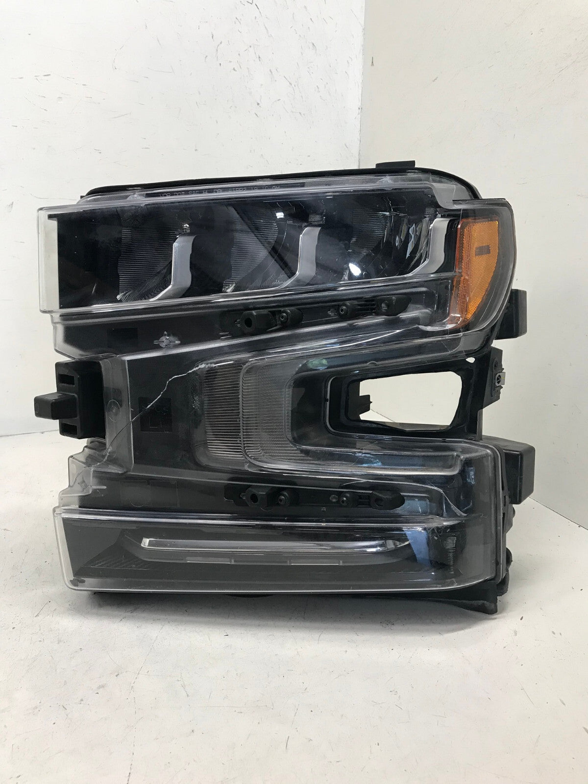 LED Headlight Left Driver LH Chevrolet Silverado 2019-2021 84621852 OEM