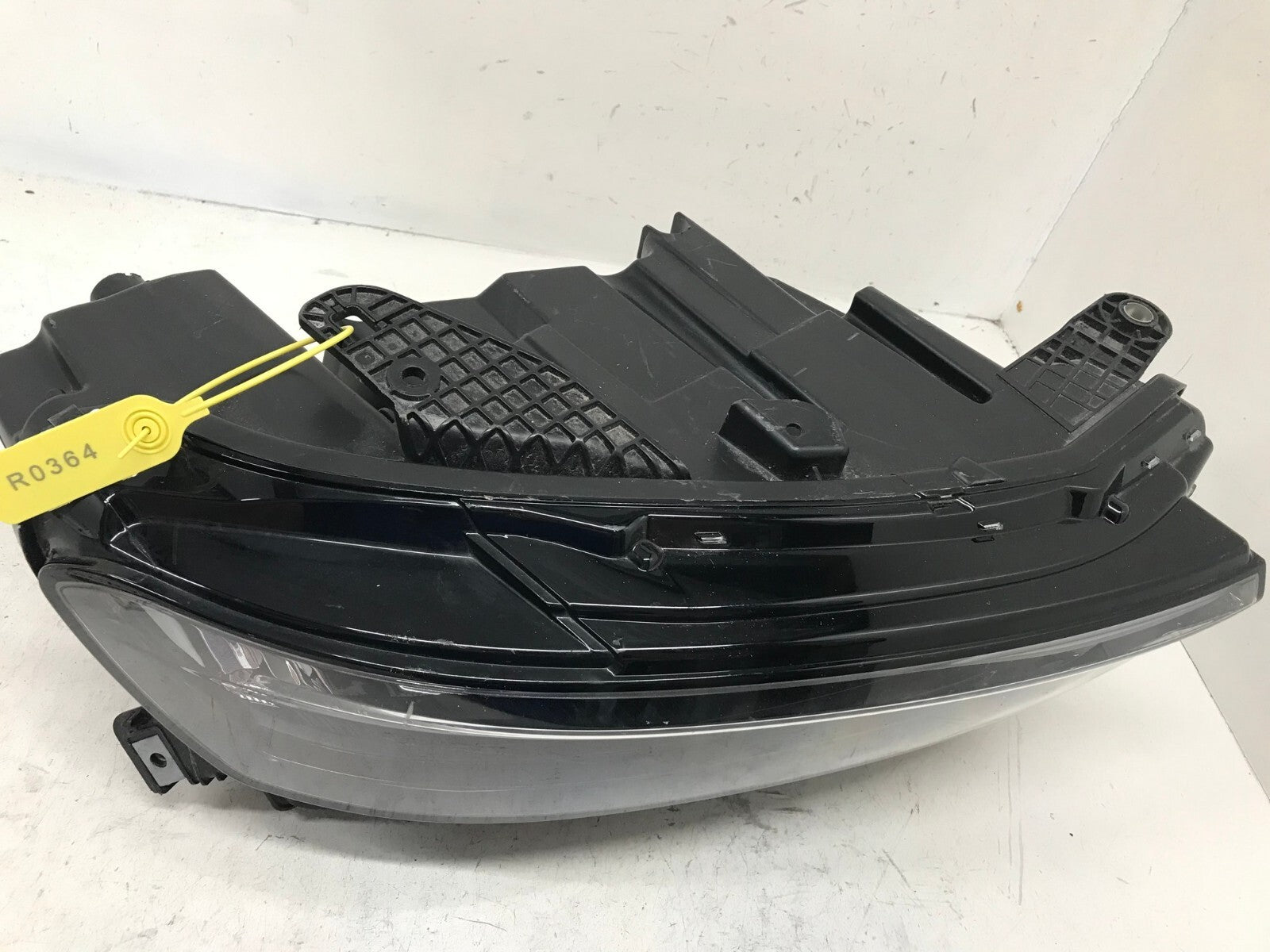 Headlight Damaged Passenger RH 2021-2023 Jeep Grand Cherokee 68376992AG OEM