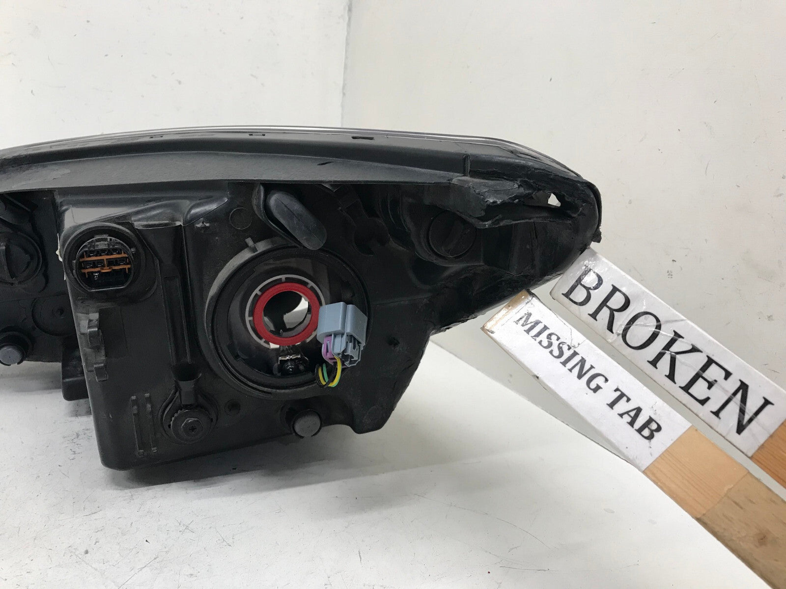 Headlight Damaged Right RH Passenger Kia Soul 2014-2017 92102-B2000 OEM