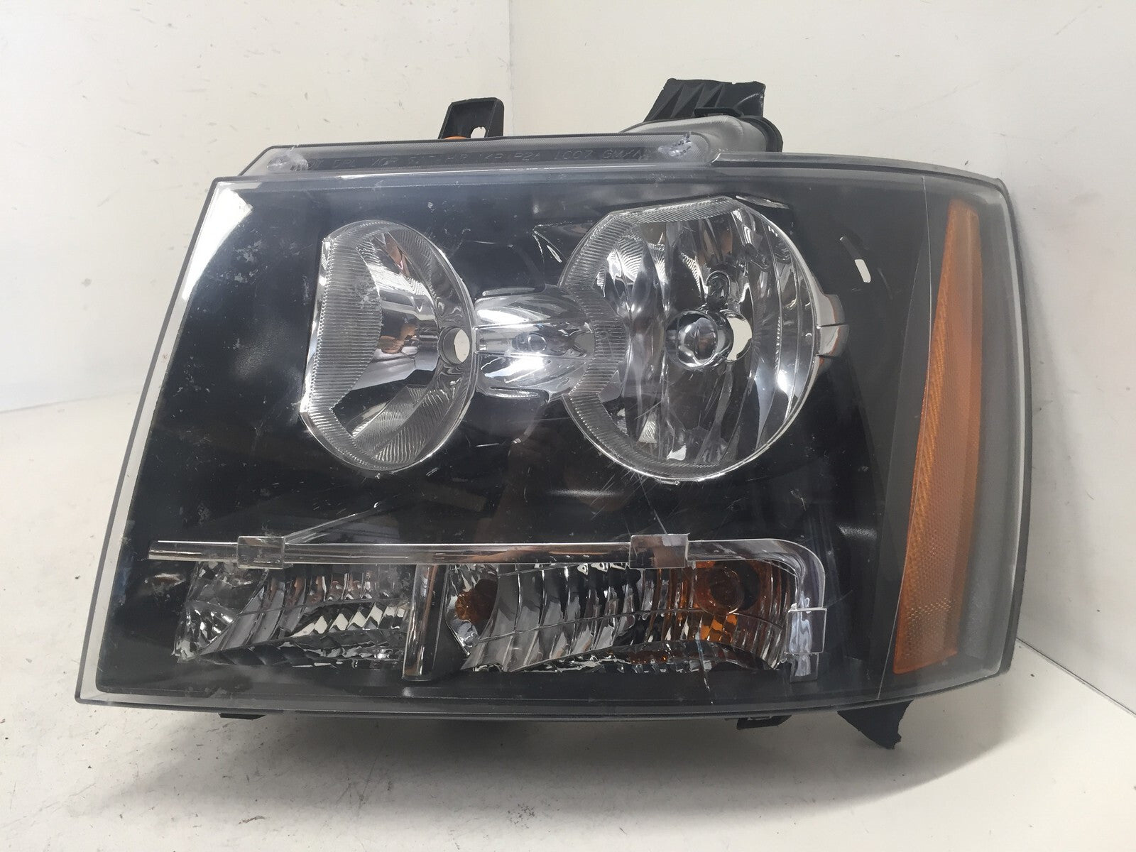Headlight Damaged Driver LH 07-2014 Chevrolet Tahoe 07-13 Avalanche 22853025 OEM