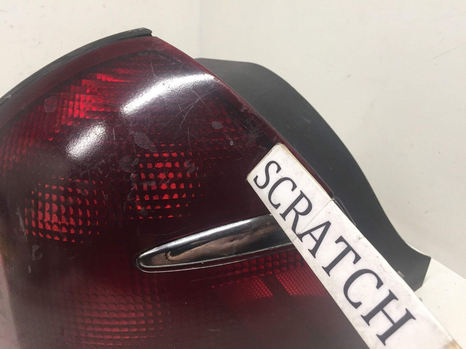 Tail light Damaged Lamp Driver LH Mercury Grand Marquis 98-02 XW3Z-13405-AA OEM