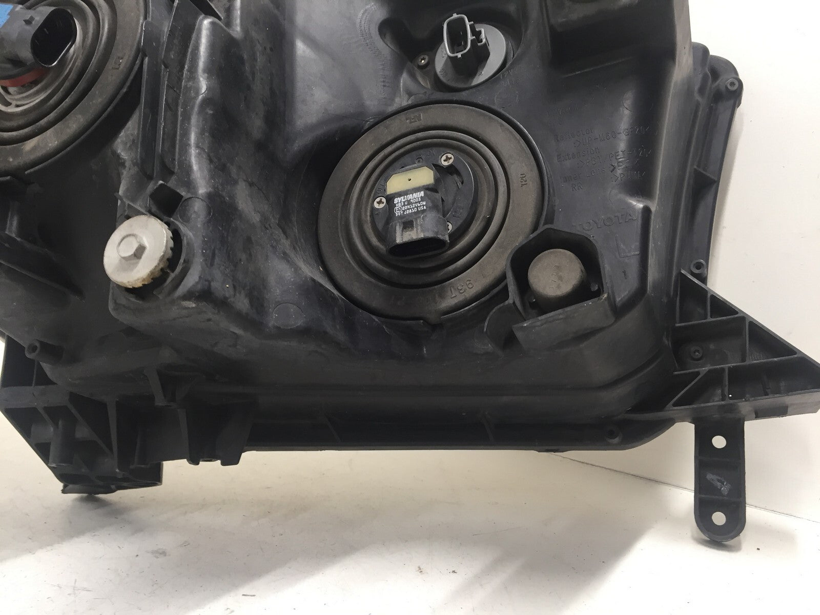 Headlight Damaged Lamp Left Driver LH Toyota Tundra 2010-2013 811500C070 OEM