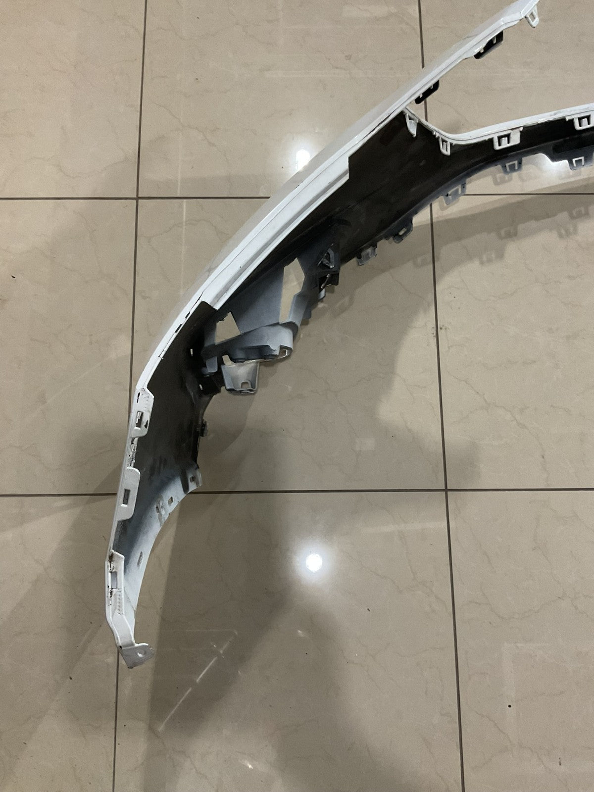 Front Bumper Cover White 2018-2021 Chevrolet Traverse 23234804 OEM