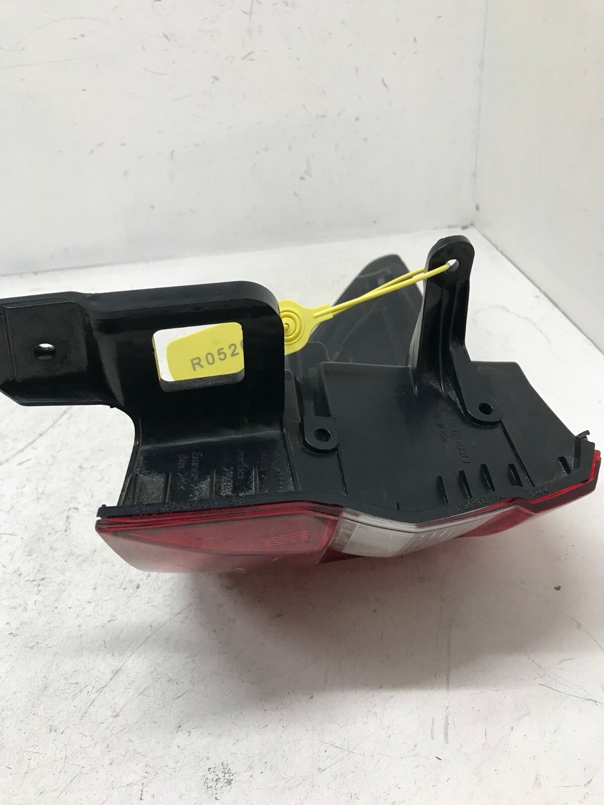 Tail light Damaged Passenger RH Right 2015-2019 Subaru Outback 84912AL05A OEM