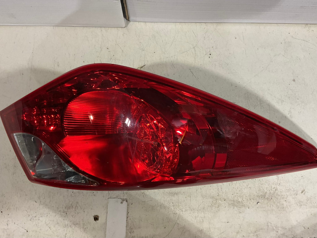 Tail light Damaged Right Passenger RH 11 - 14 Hyundai Sonata 92401-3Q OEM