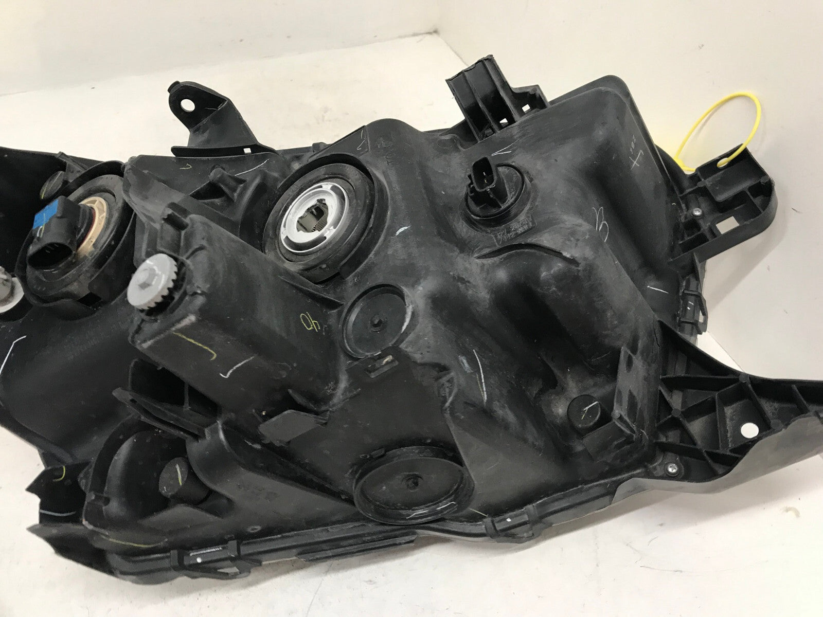 Projector Headlight Damaged Passenger RH Toyota Tacoma 2016-2018 8115004250 OEM2