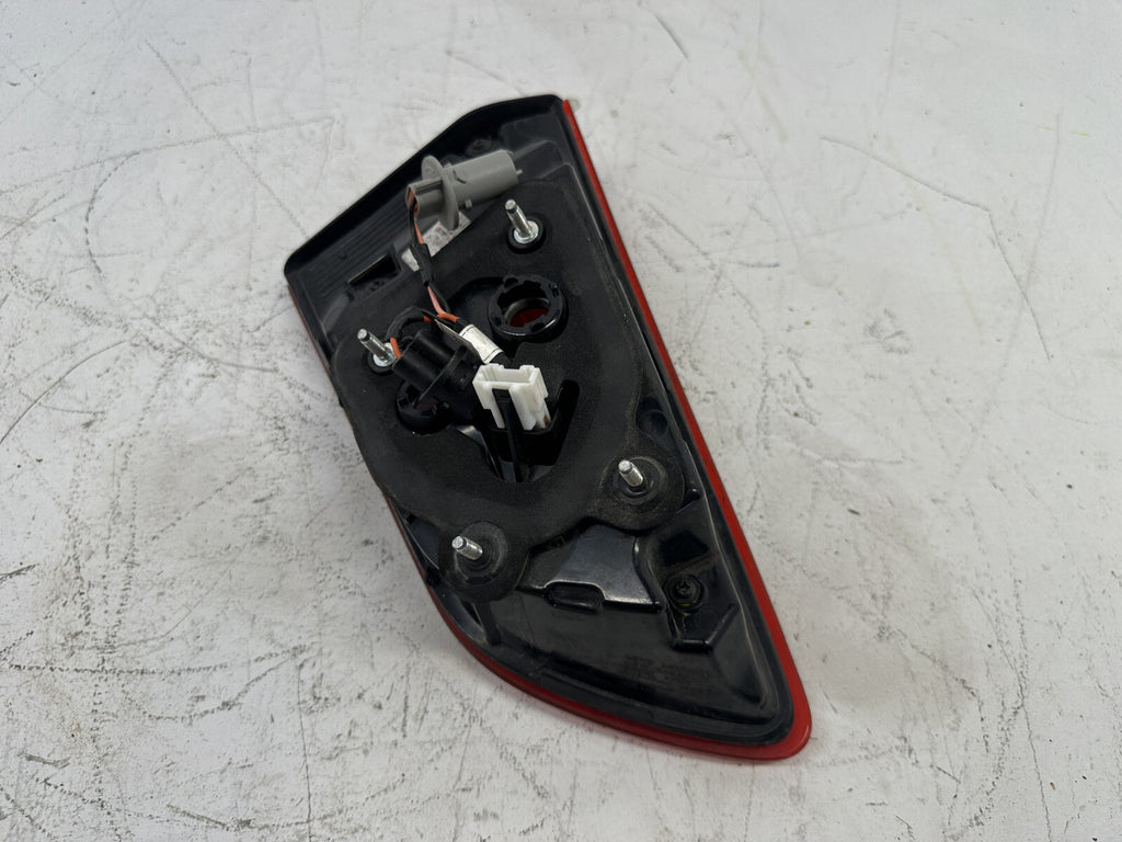 Tail Light Right RH Damaged 2018-2020 Hyundai Elantra GT i30 92404G4000 OEM
