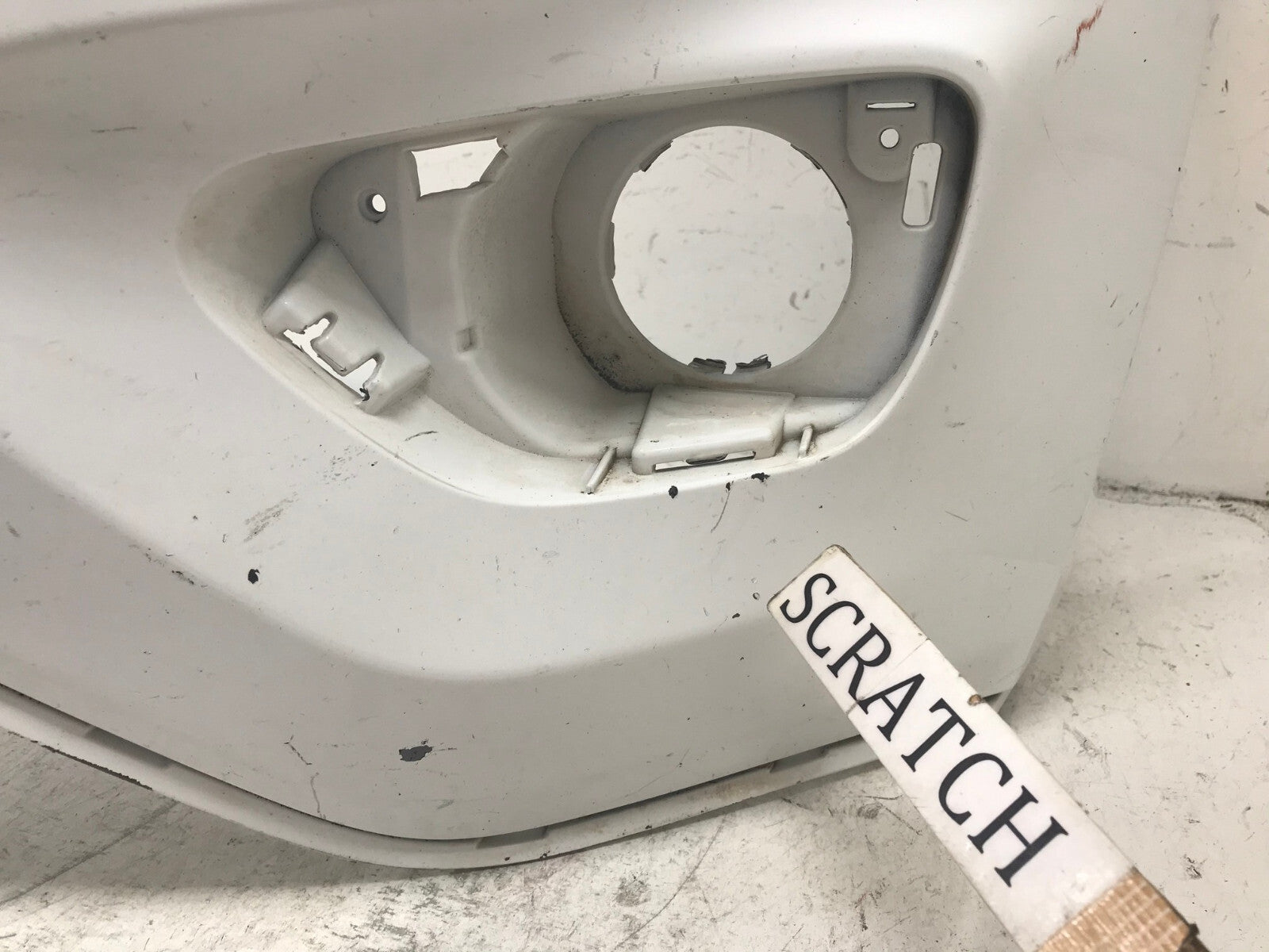 Front Upper Bumper Cover White 14 15 16 Jeep Grand Cherokee 1WL27TZZAC OEM