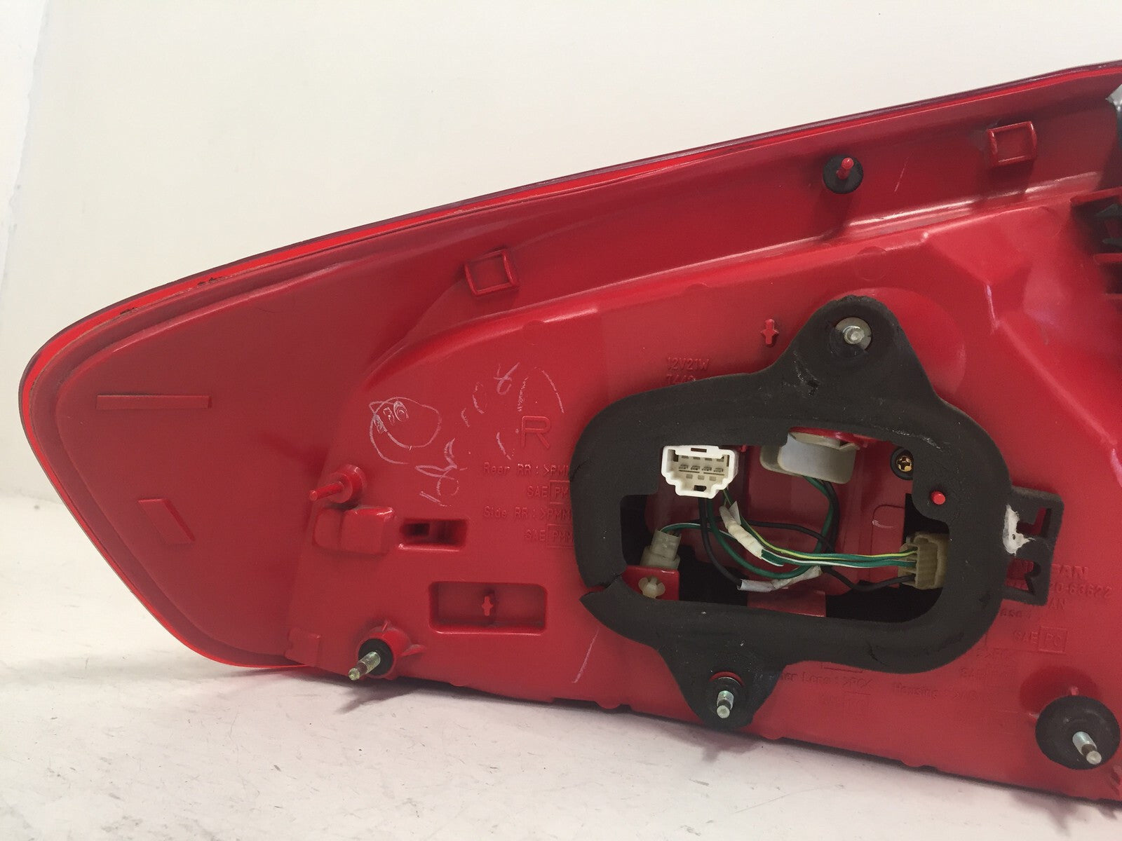 Taillight Damaged RH Right Passenger Infiniti G35 2003 2004 220-63622 OEM
