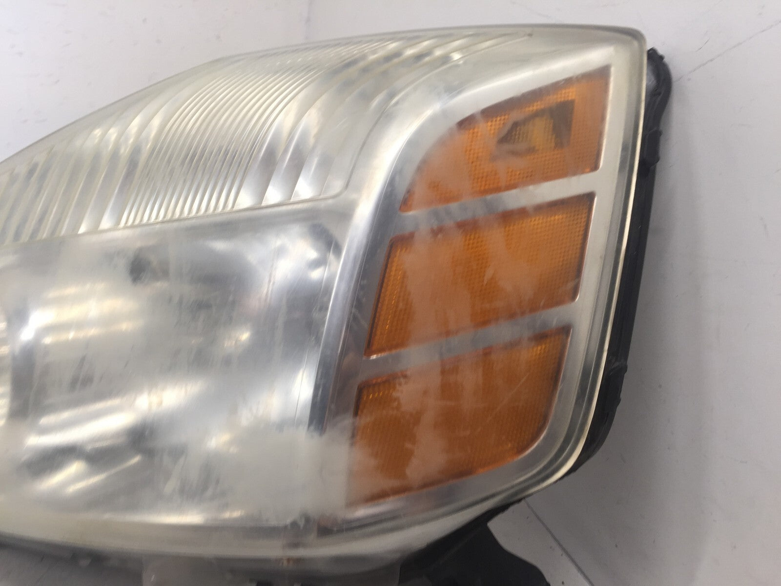 Headlight Damaged Driver LH 04-2006 Nissan Titan 05 2007 Armada 5ASX-13006-A OEM