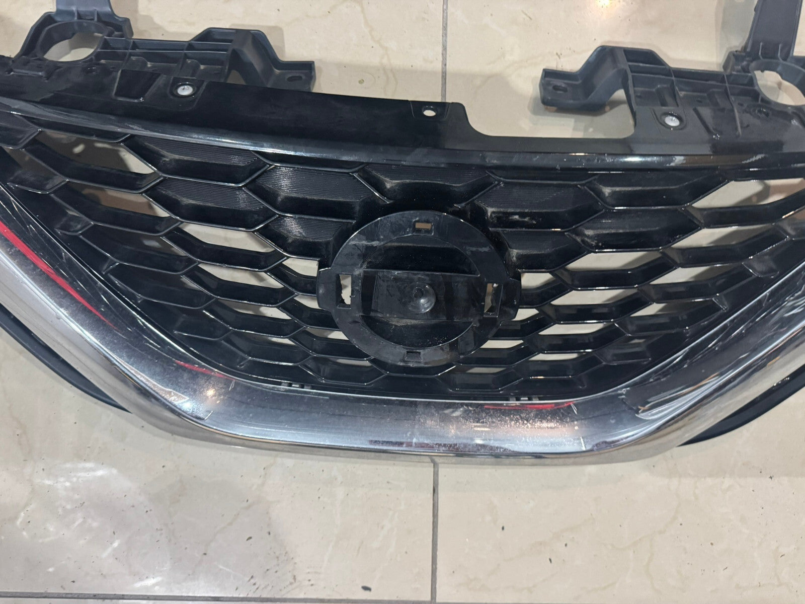 Grill Grille Black/Silver 2016 2017 2018 Nissan Sentra 62310+3yuoa OEM