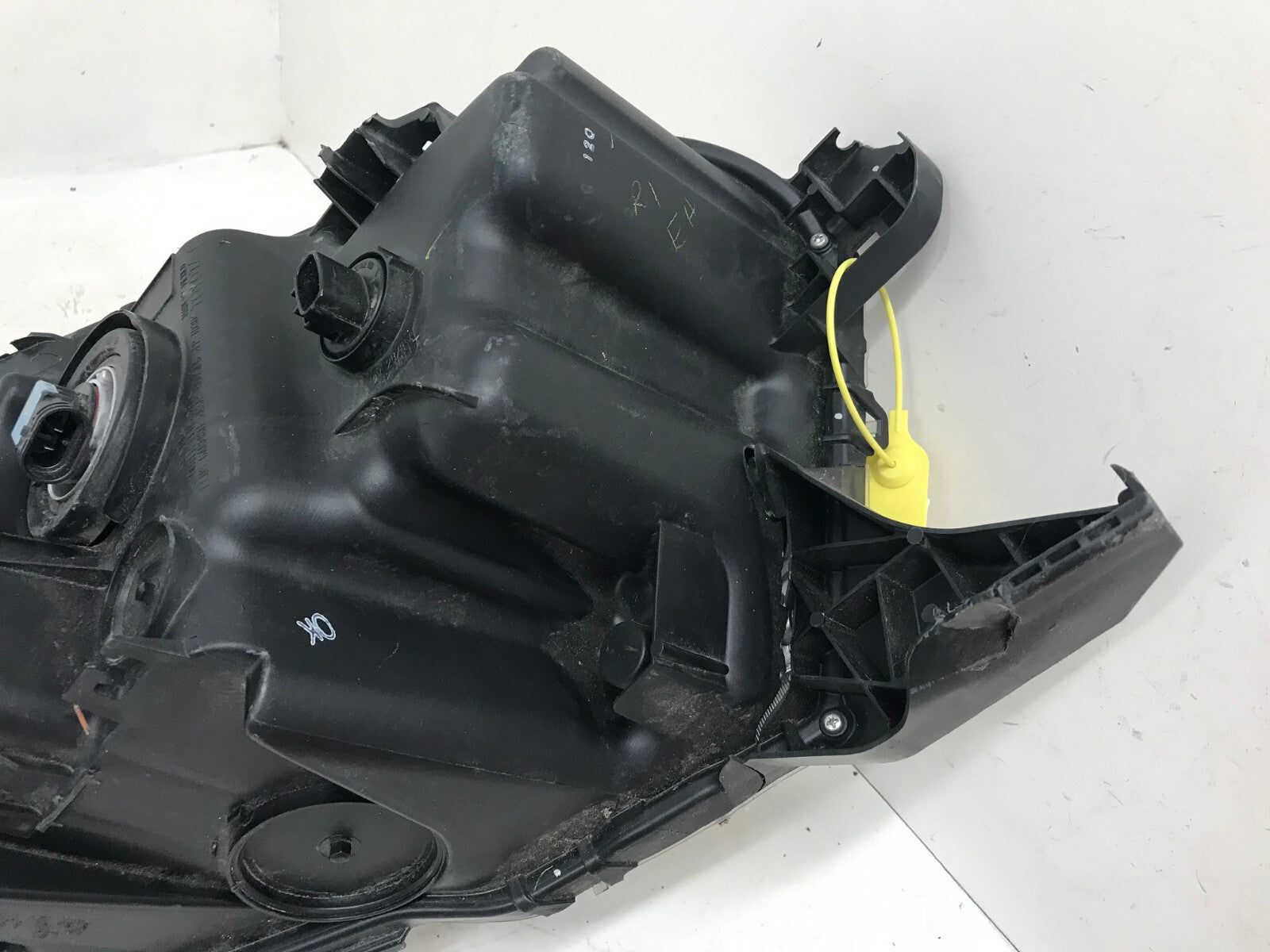 Headlight Damaged Left Driver LH Toyota Tacoma 2016-2018 8115004250 OEM