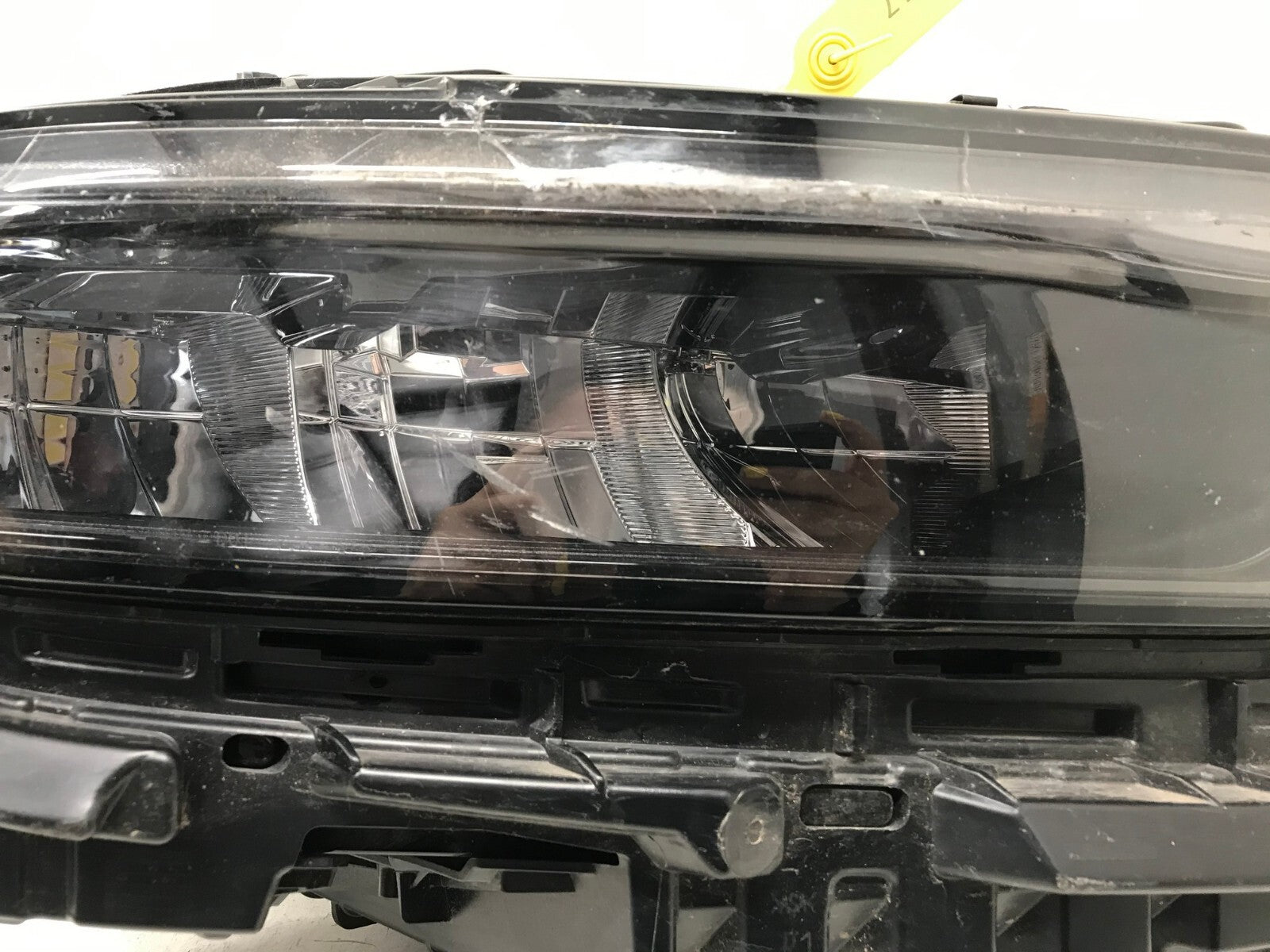 Headlight Damaged Passenger RH Right 2022 Jeep Grand Cherokee 68376992AF OEM