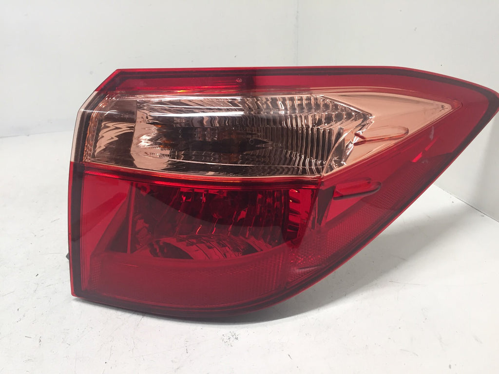 Tail light Damaged Lamp Outer Passenger RH Toyota Corolla Sedan 17-2019 CAPA