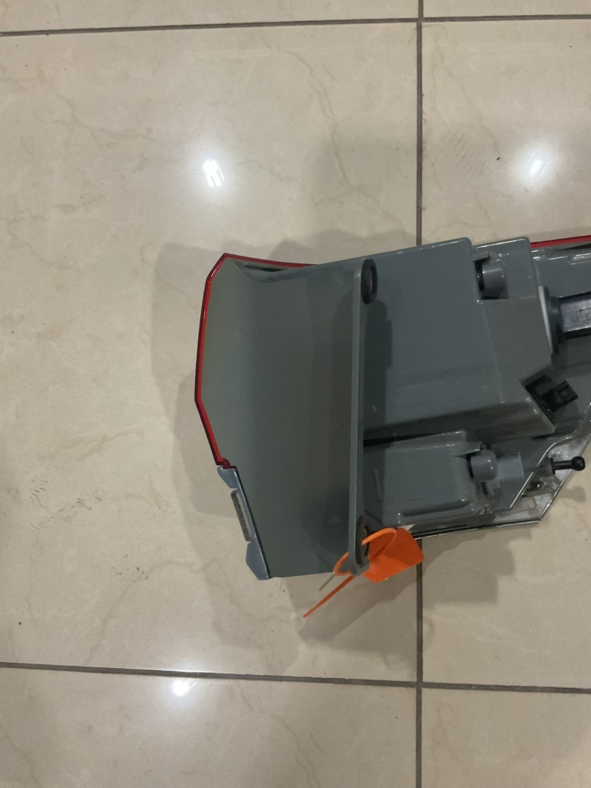Tail light Left LH Driver 2014-2018 Jeep Grand Cherokee p68110017ae OEM