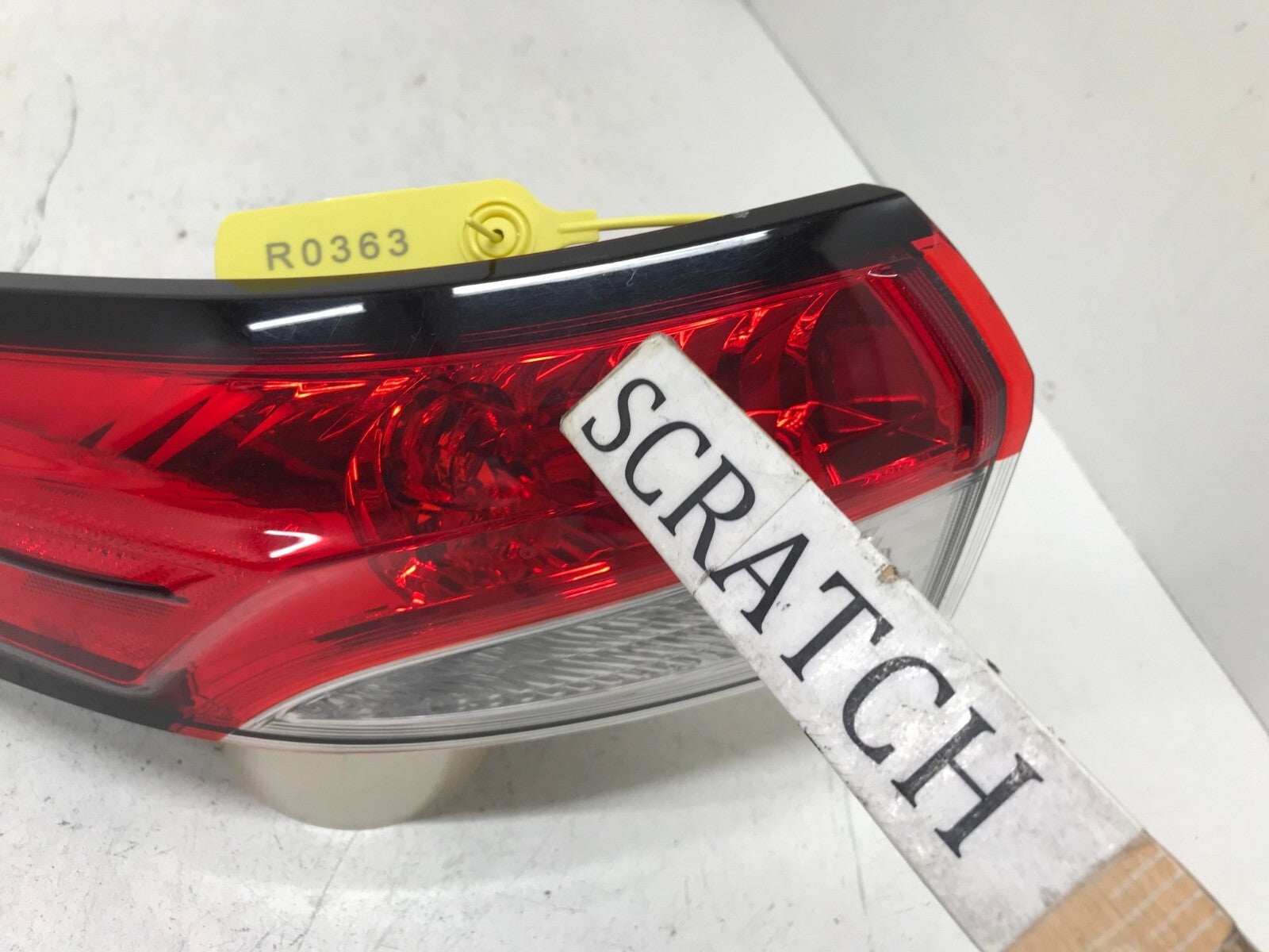 Tail light Damaged Driver LH Left 2020-2021 Toyota Corolla 8156112D10 OEM