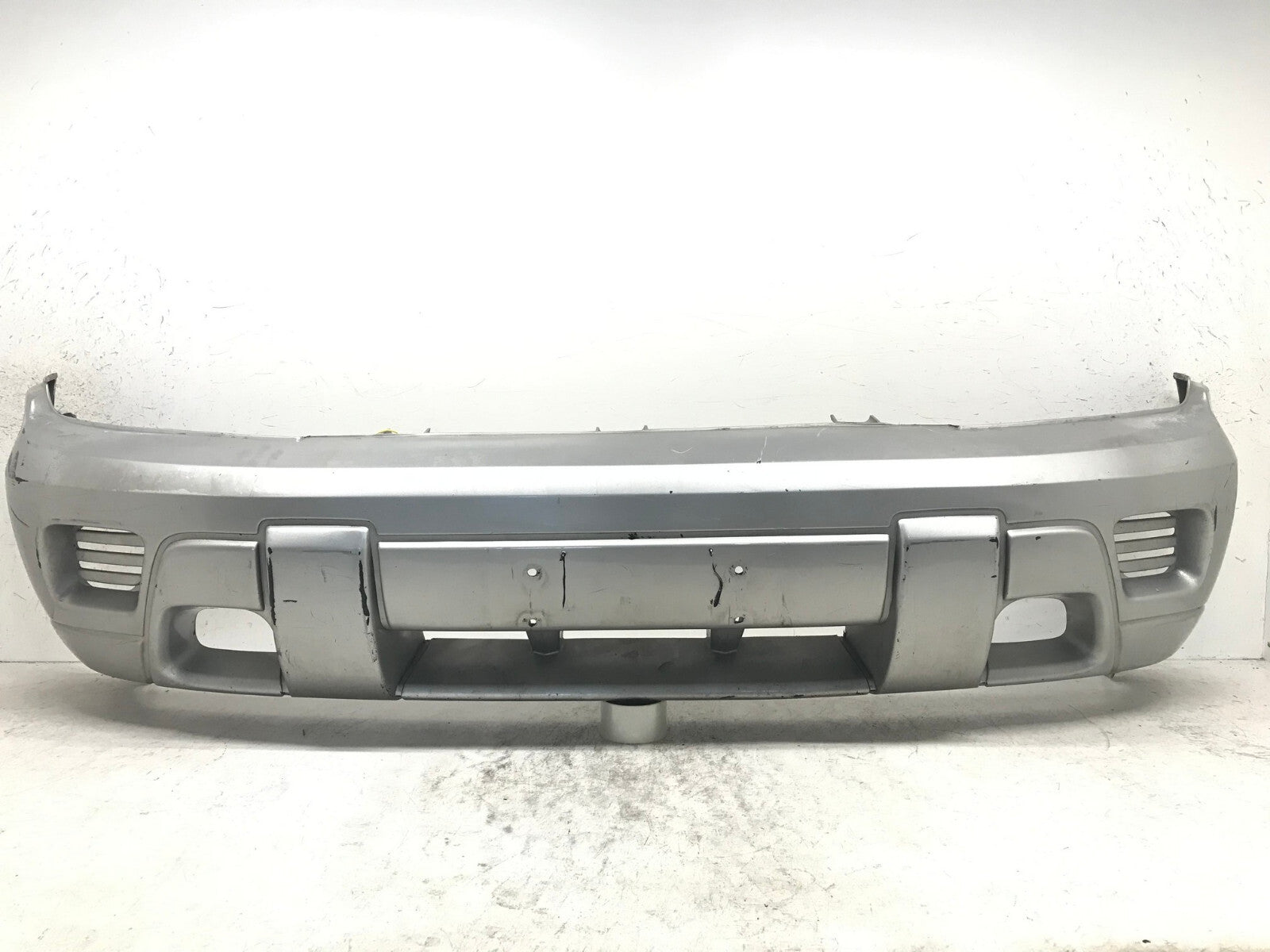 Front Bumper Cover Silver 2002-2009 Chevrolet Trailblazer 88937008 OEM