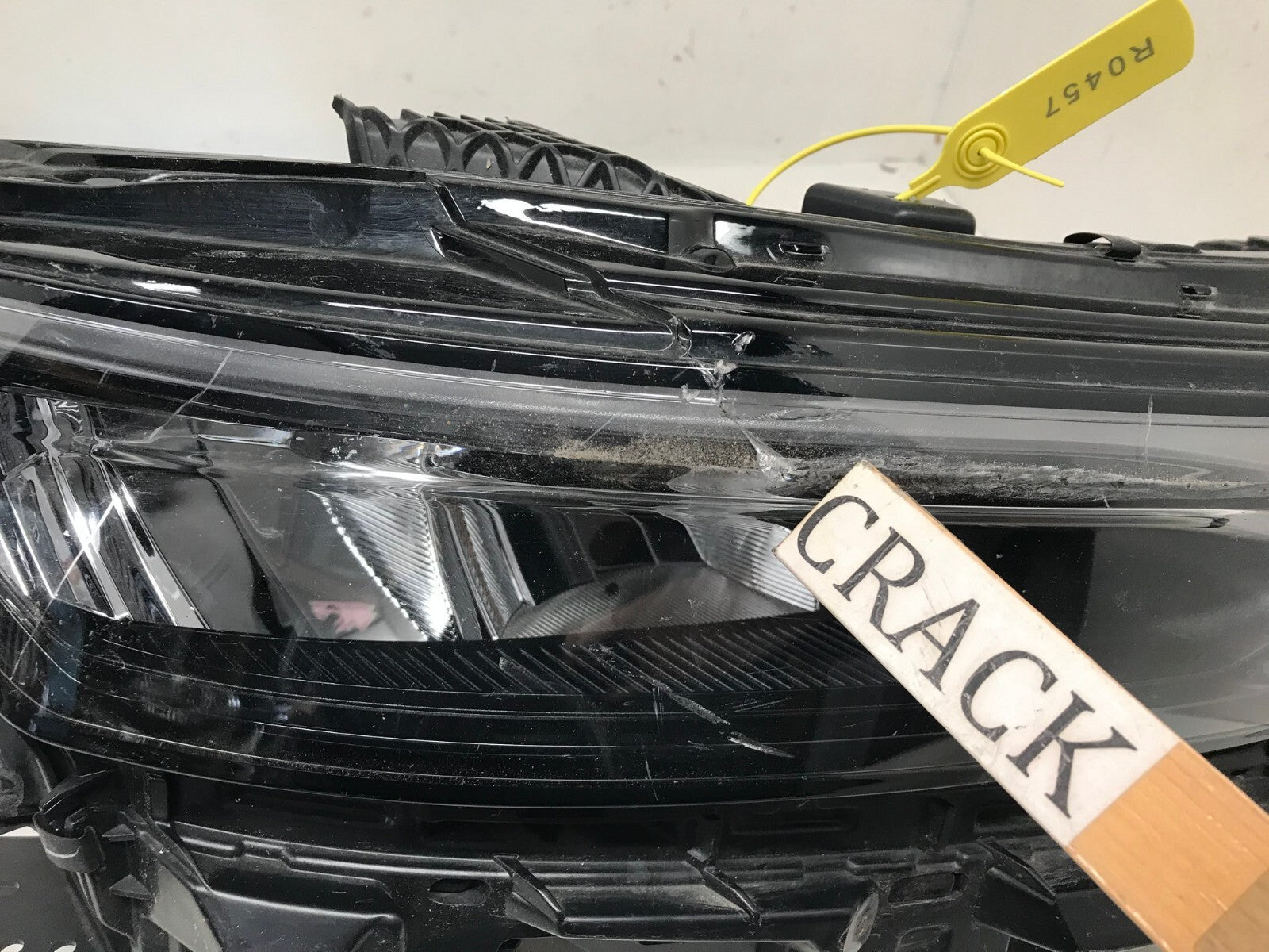 Headlight Damaged Passenger RH Right 2022 Jeep Grand Cherokee 68376992AF OEM
