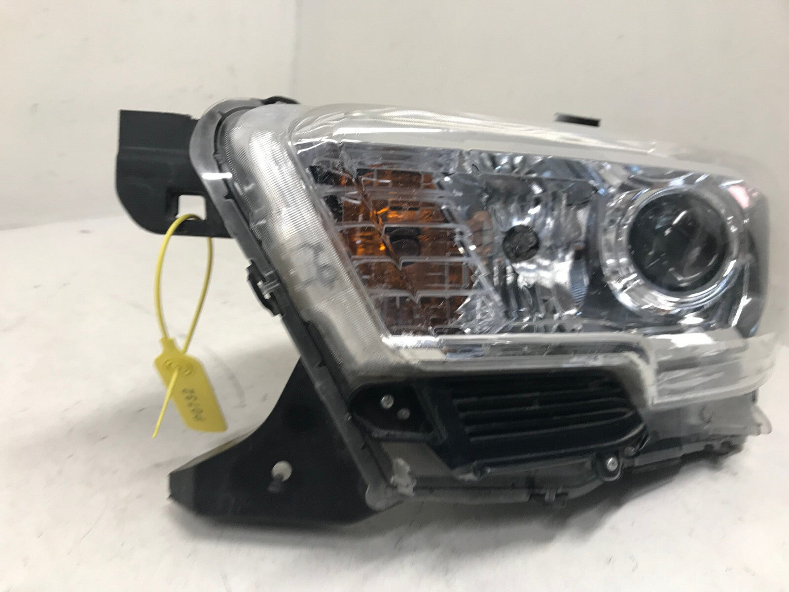 Headlight Damaged Left Driver LH Toyota Tacoma 2016-2021 8115004250 OEM