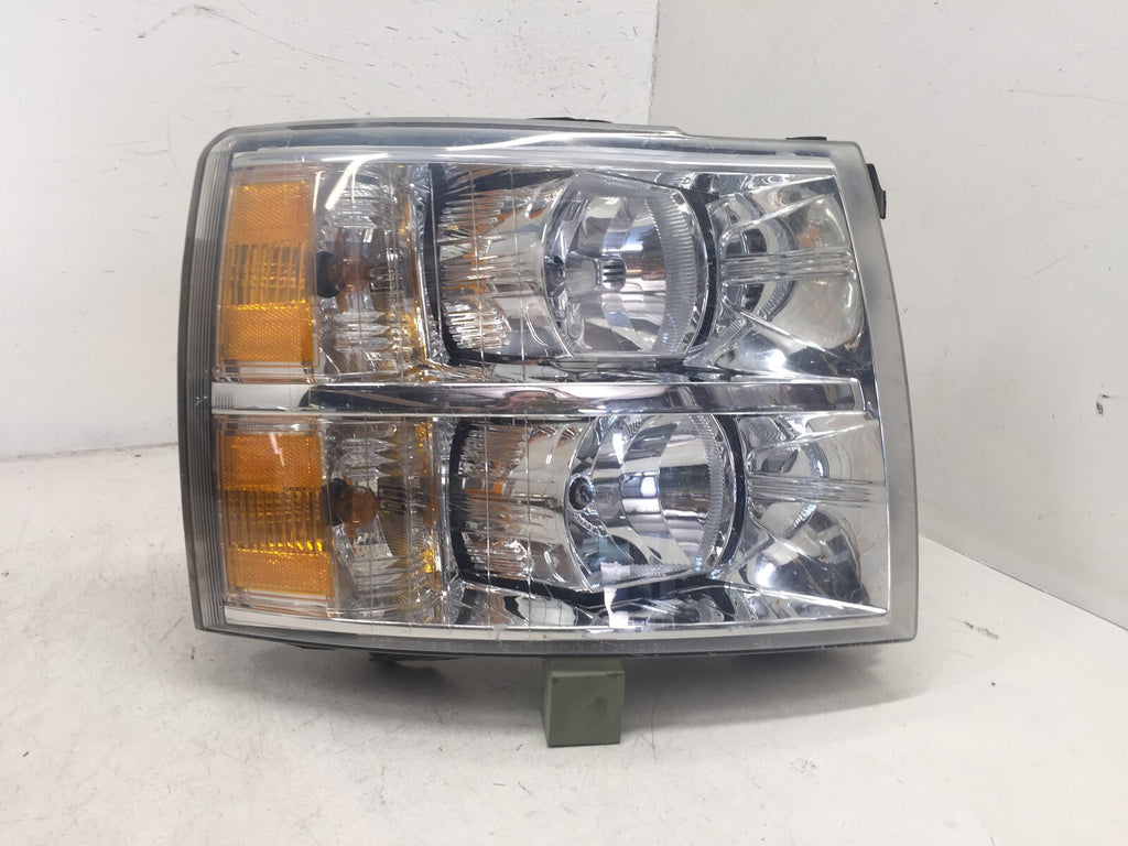 Headlight Damaged Headlamp Passenger RH Chevy Silverado Pickup Truck 07-14 OEM
